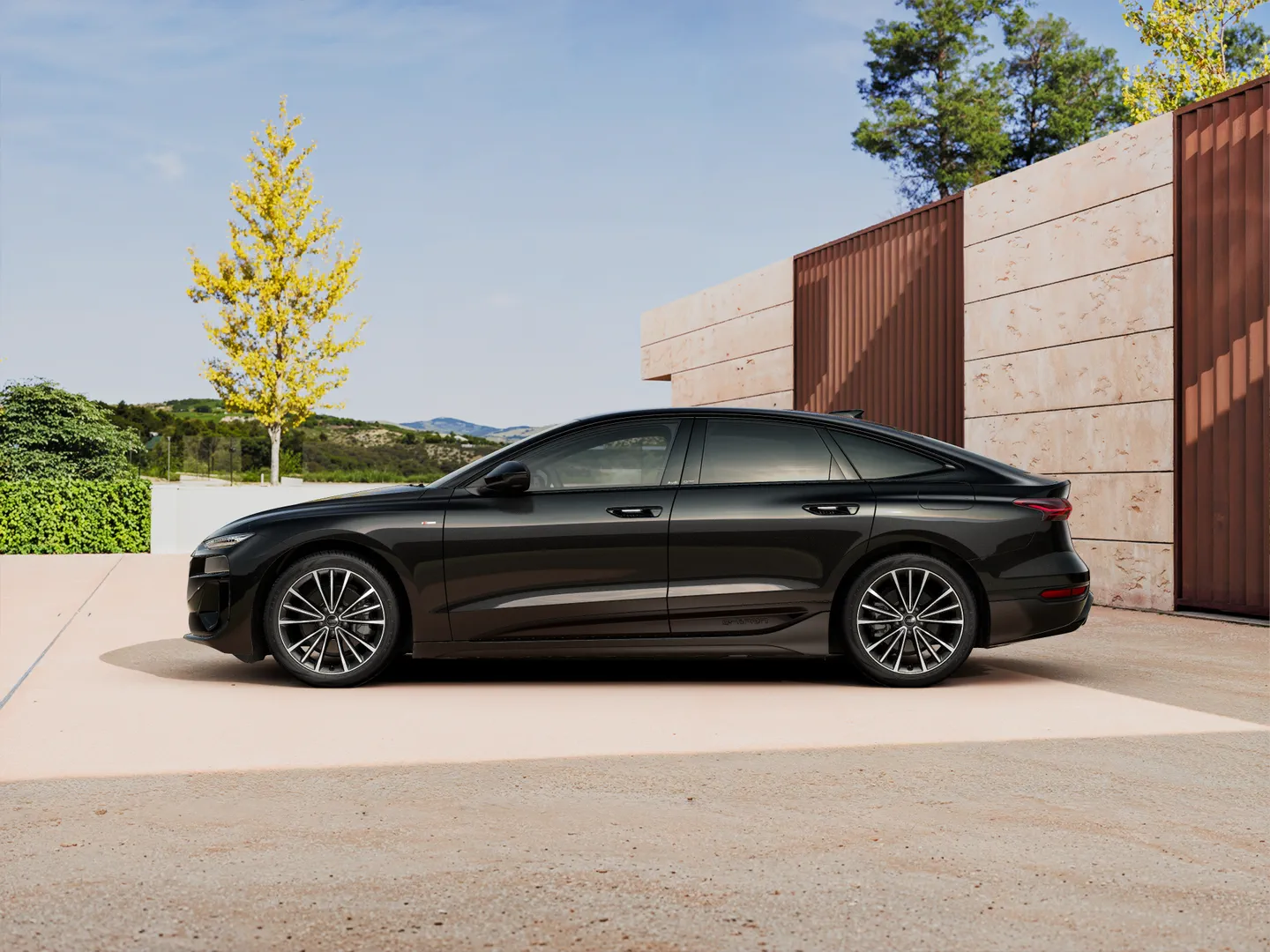 Zdjęcie Audi A6 Sportback e-tron e-tron 210,00 kW – Ujęcie: bok