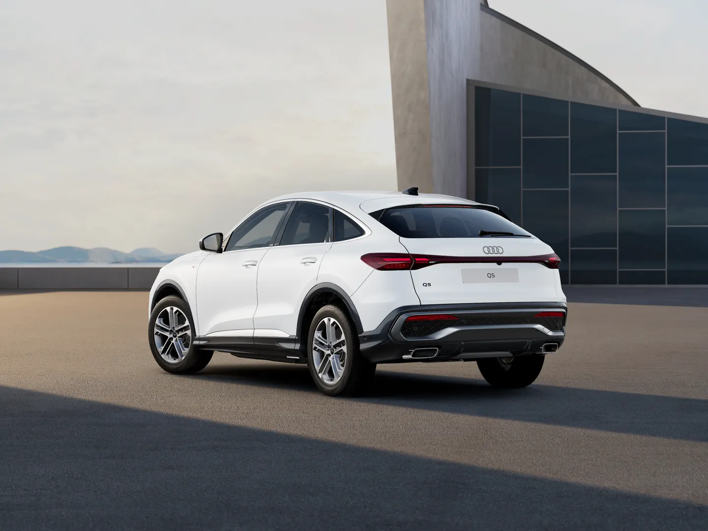 Zdjęcie&nbsp;Audi Q5 Sportback&nbsp;TFSI 150 kW S tronic&nbsp;– Ujęcie: tył 3/4