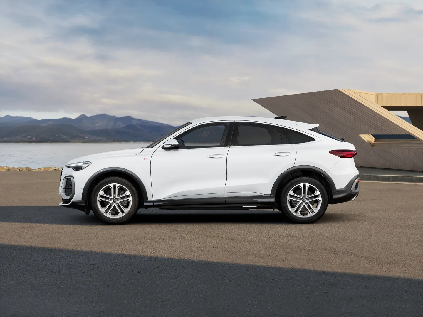 Zdjęcie&nbsp;Audi Q5 Sportback&nbsp;TFSI 150 kW S tronic&nbsp;– Ujęcie: bok