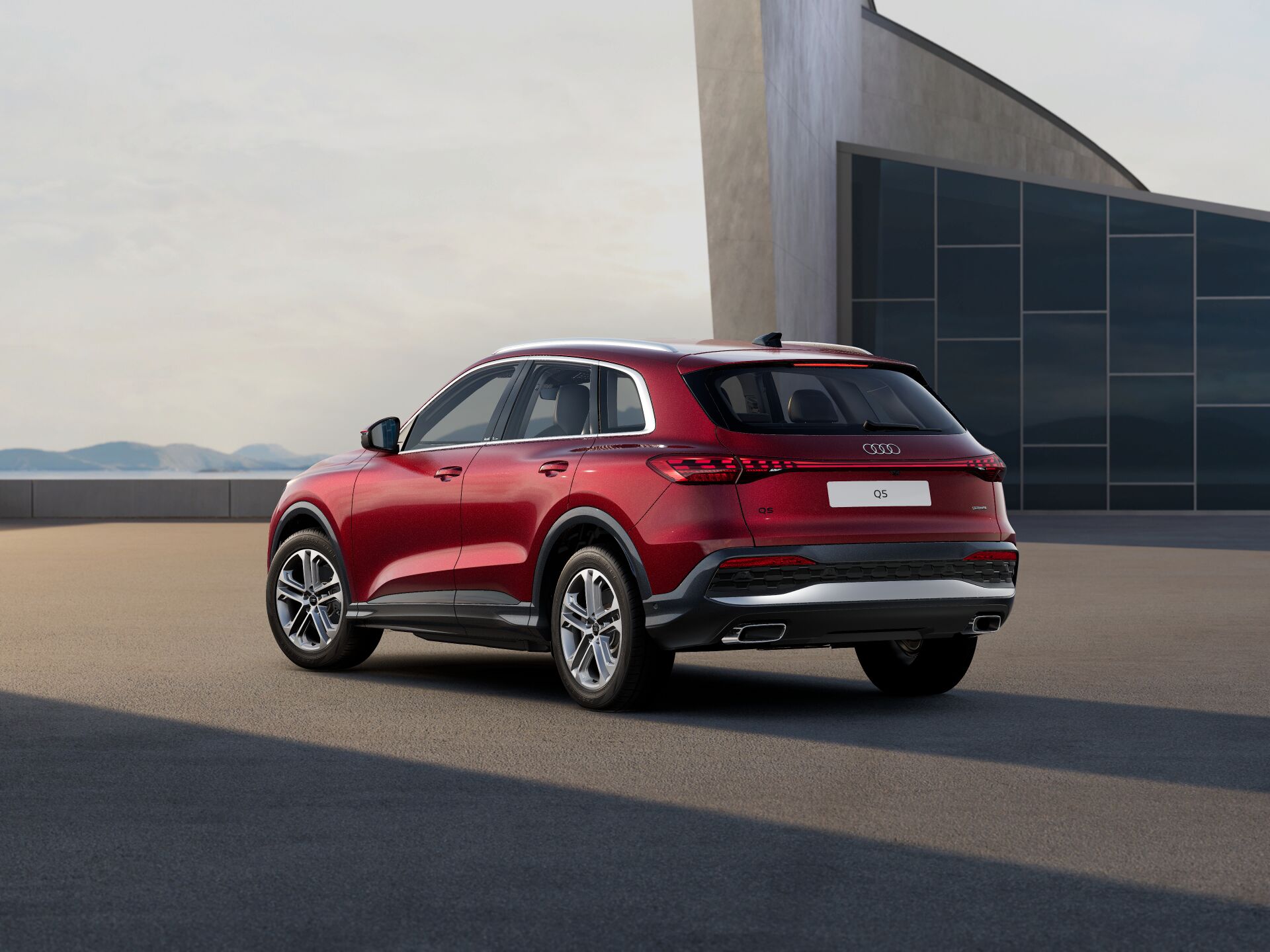 Q5 SUV EXTERIOR-REAR-3-4