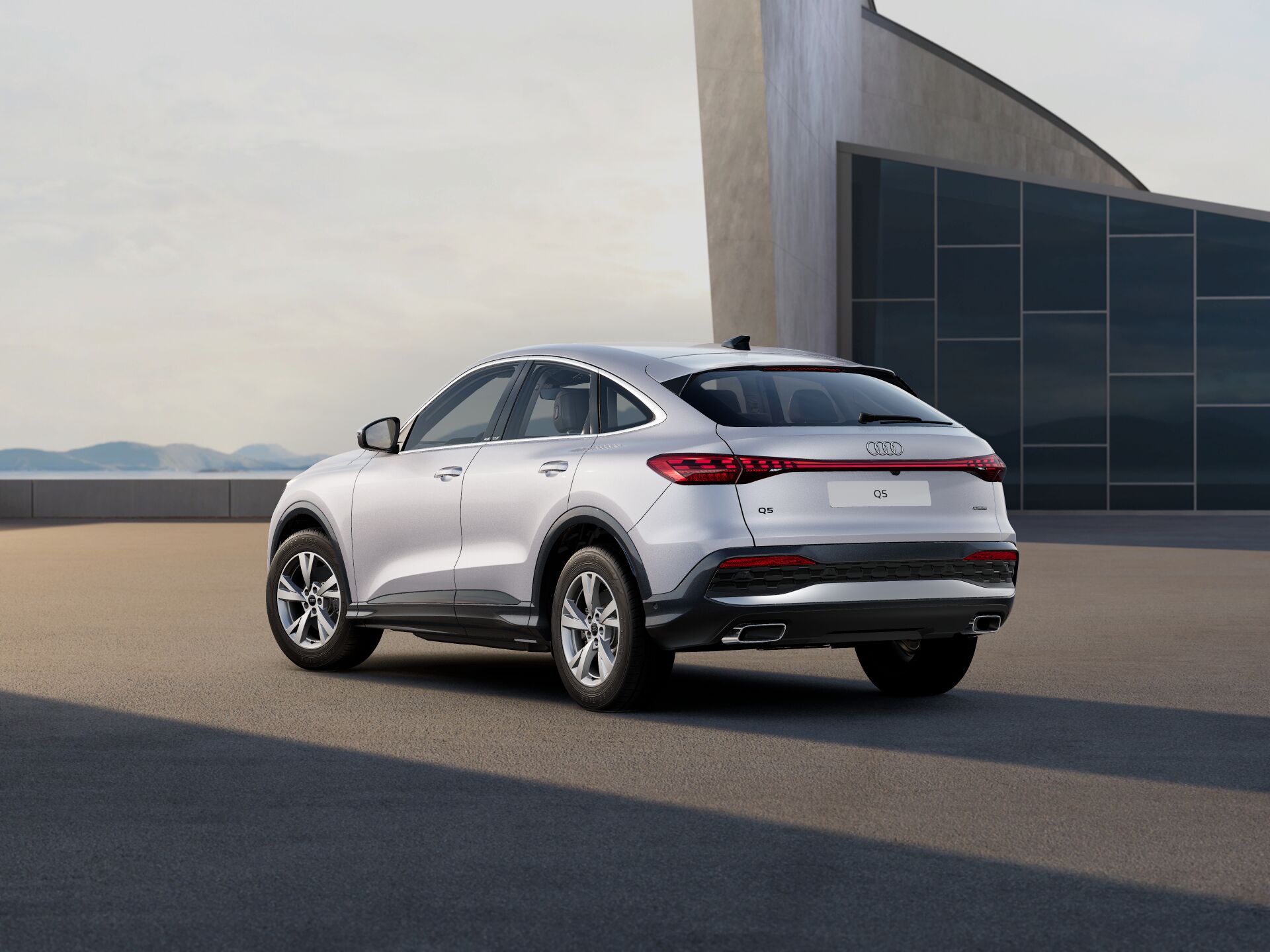 Q5 Sportback EXTERIOR-REAR-3-4