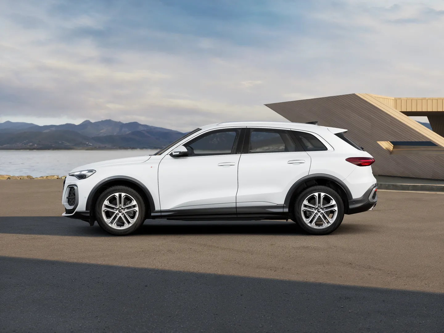 Zdjęcie Audi Q5 SUV TFSI 150 kW S tronic – Ujęcie: bok