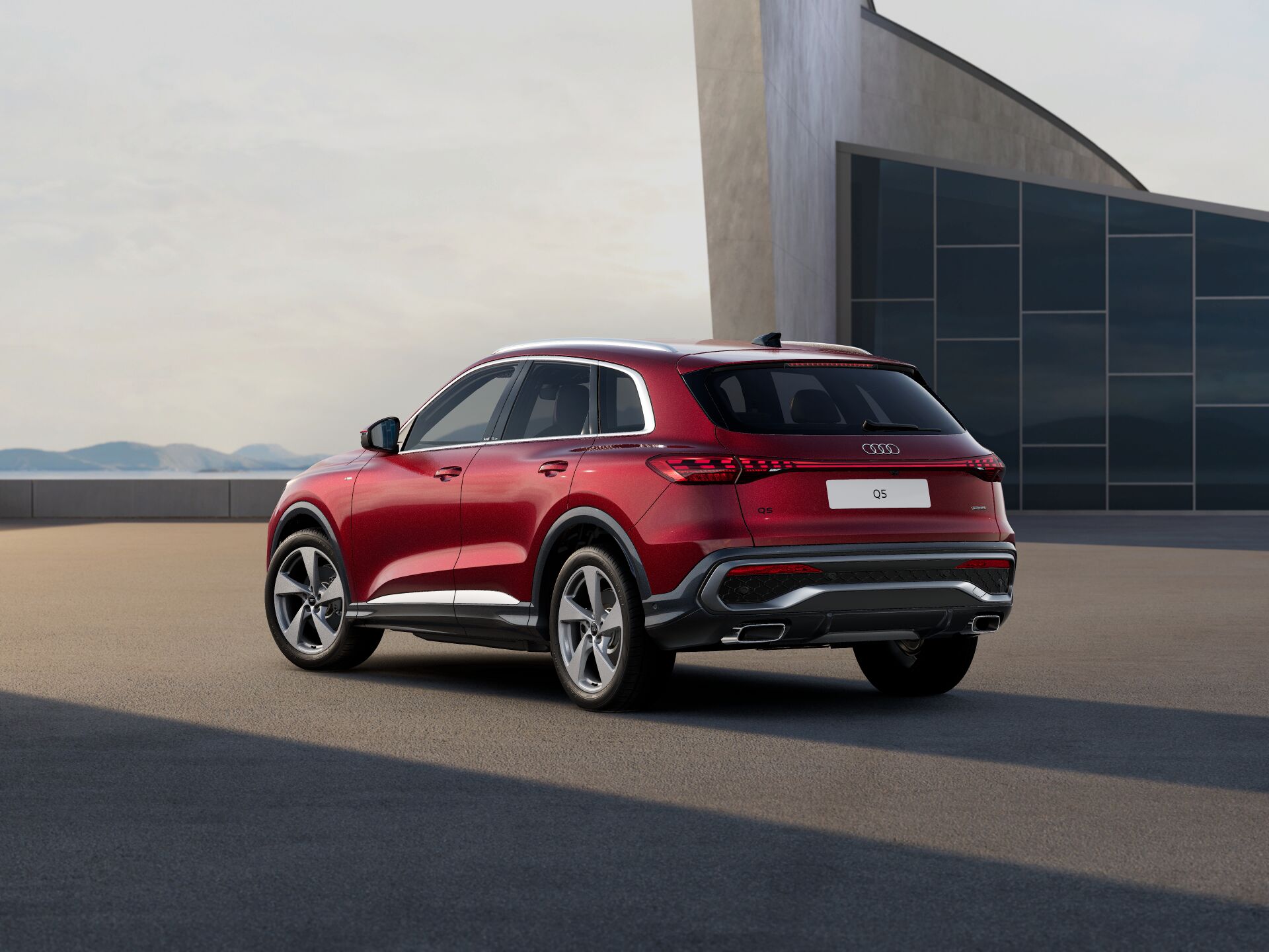 Q5 SUV EXTERIOR-REAR-3-4