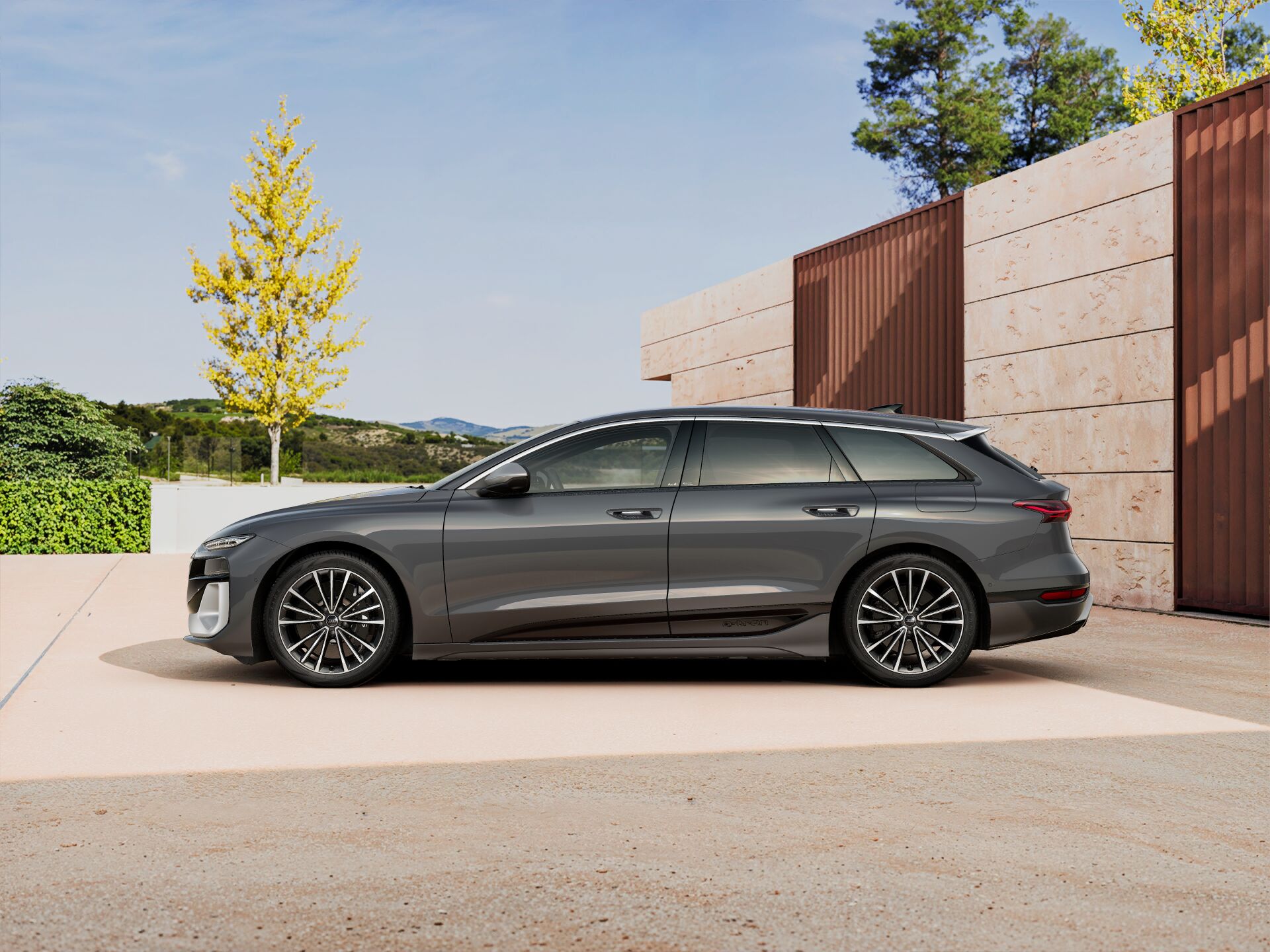 S6 Avant e-tron EXTERIOR-PARALLEL-SIDE