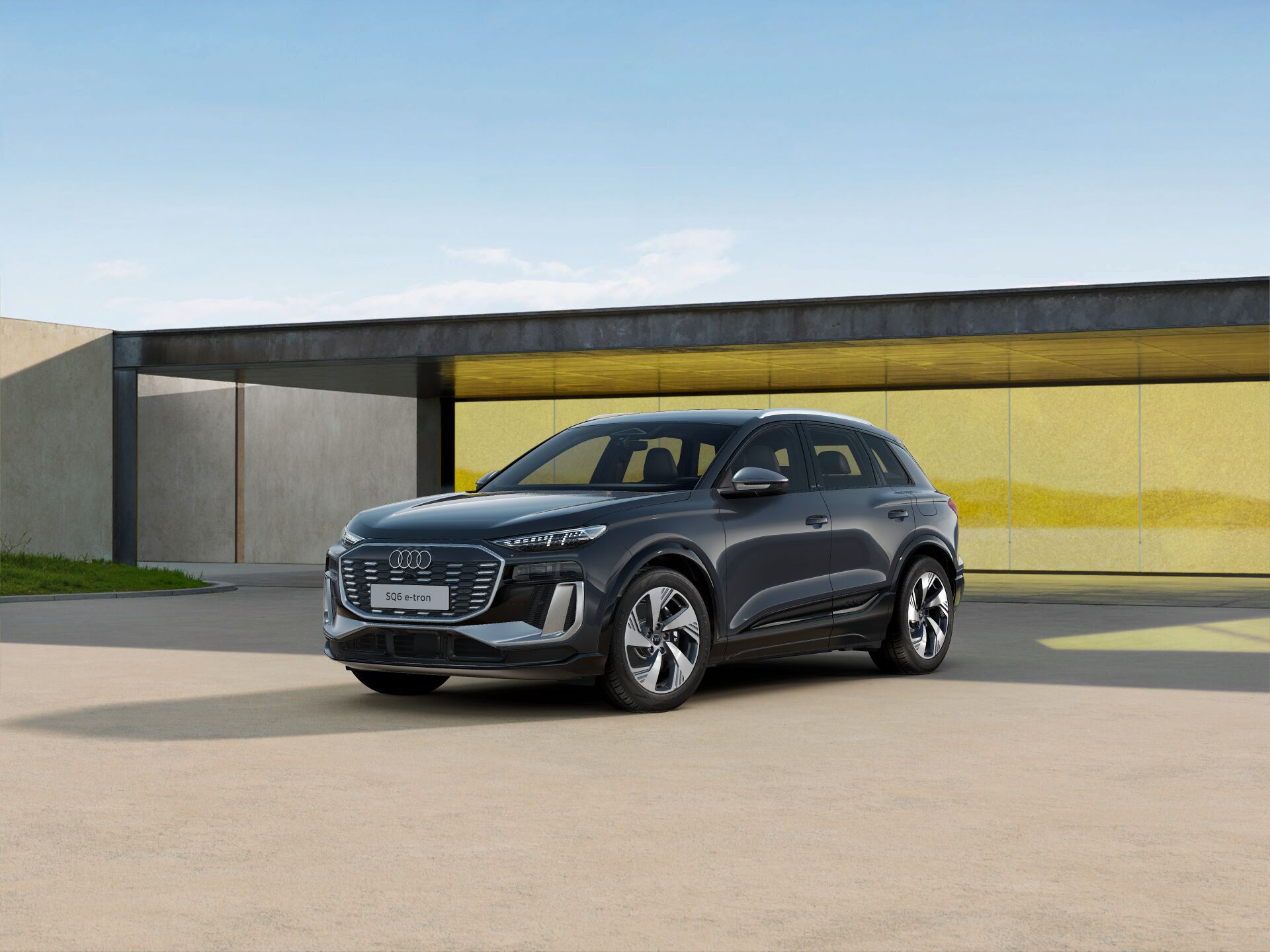 SQ6 SUV e-tron EXTERIOR-FRONT-3-4