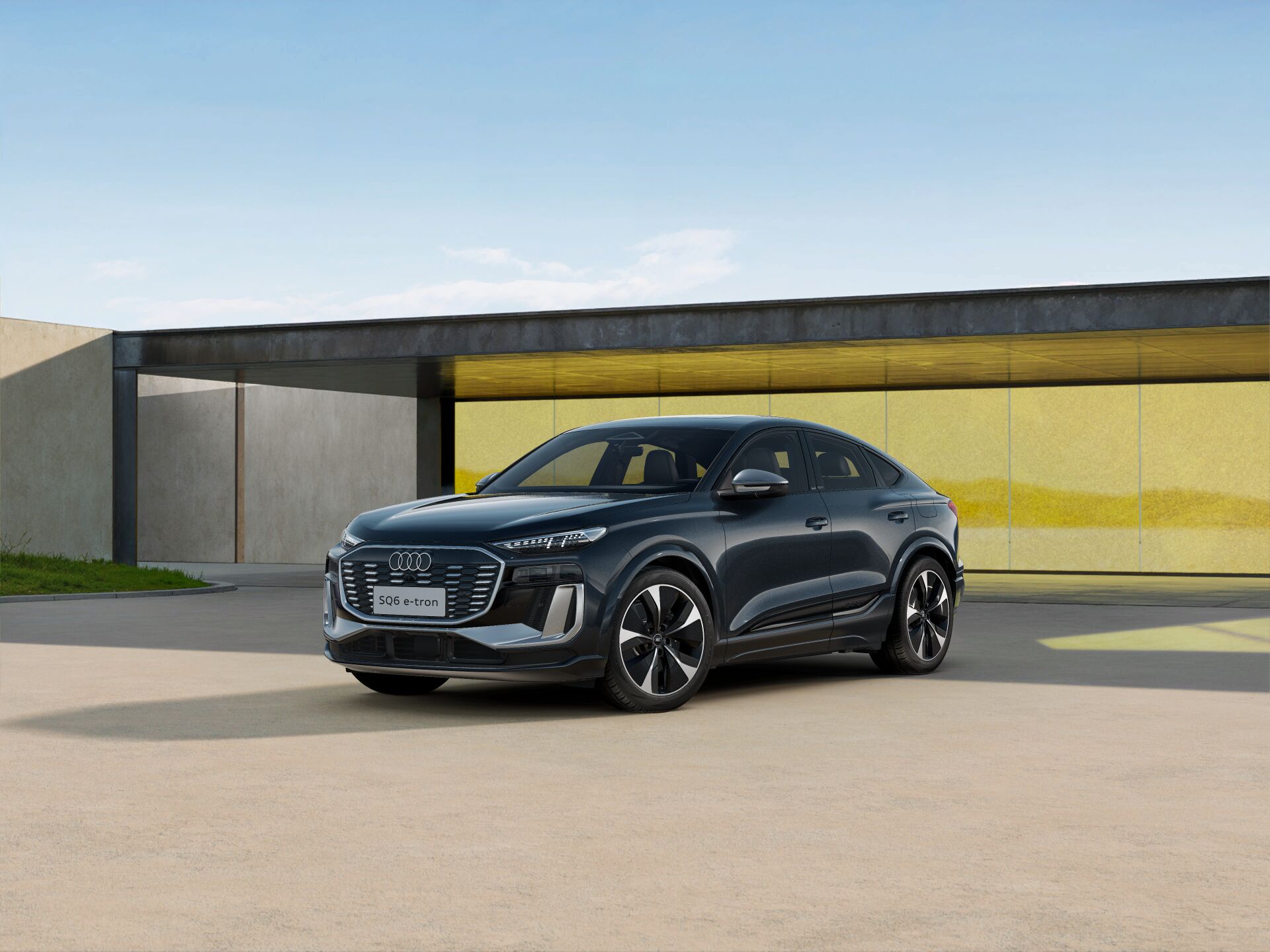 SQ6 Sportback e-tron EXTERIOR-FRONT-3-4