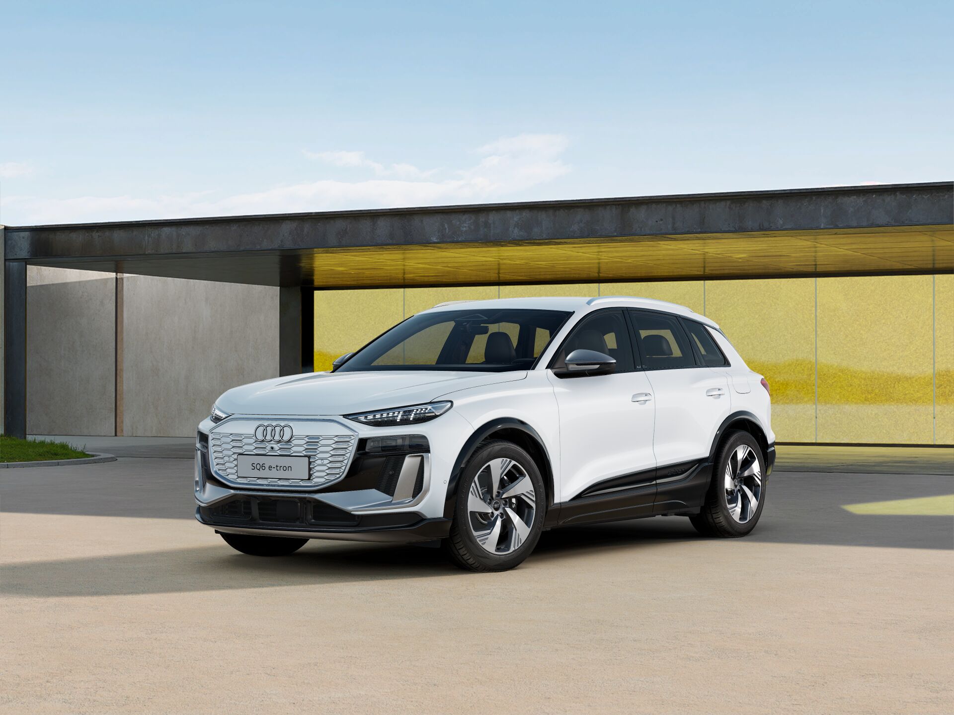 SQ6 SUV e-tron EXTERIOR-FRONT-3-4