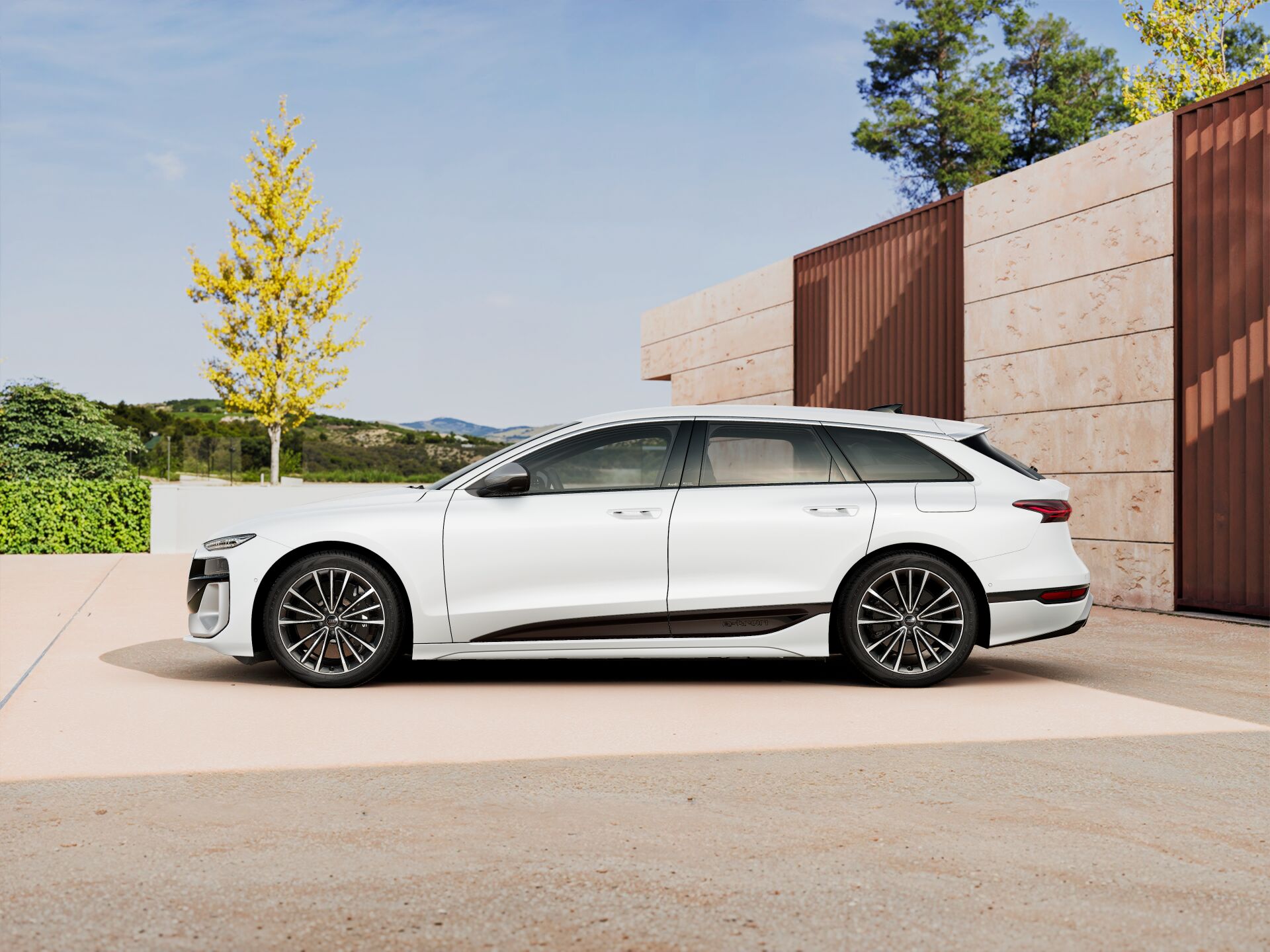 S6 Avant e-tron EXTERIOR-PARALLEL-SIDE