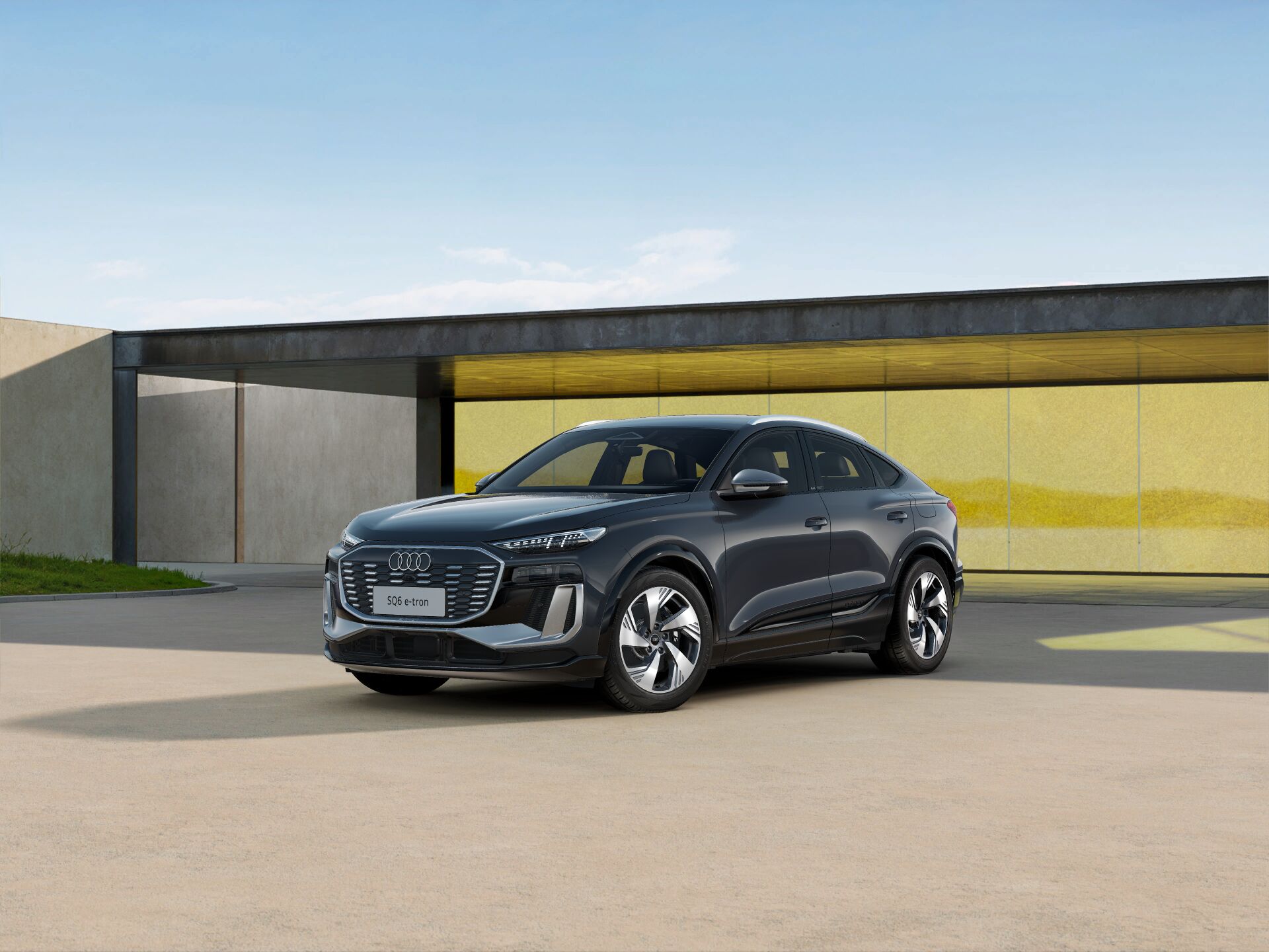 SQ6 Sportback e-tron EXTERIOR-FRONT-3-4
