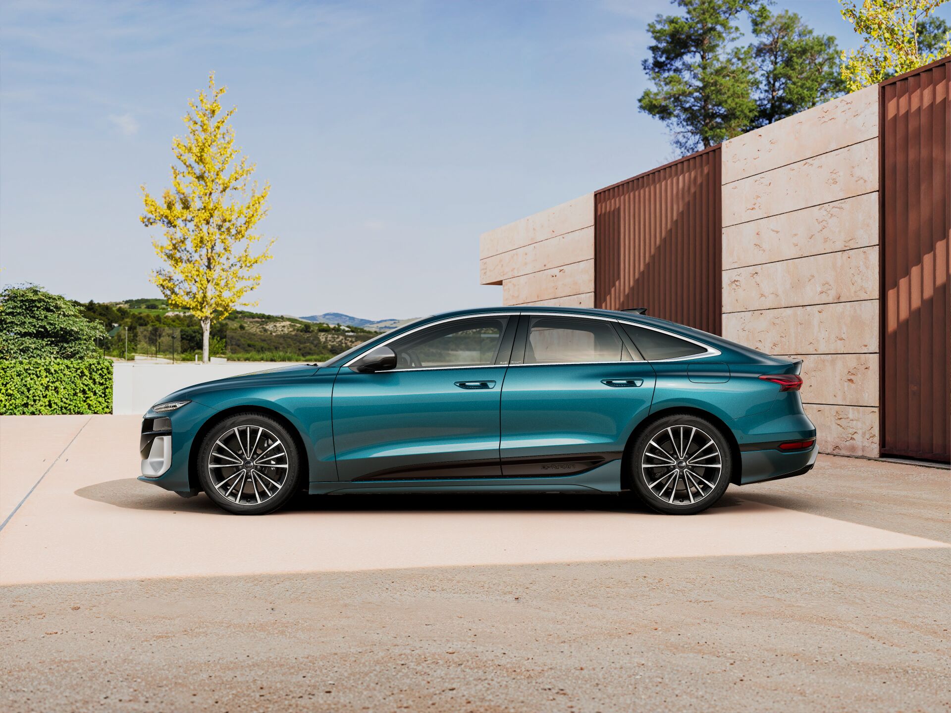 S6 Sportback e-tron EXTERIOR-PARALLEL-SIDE