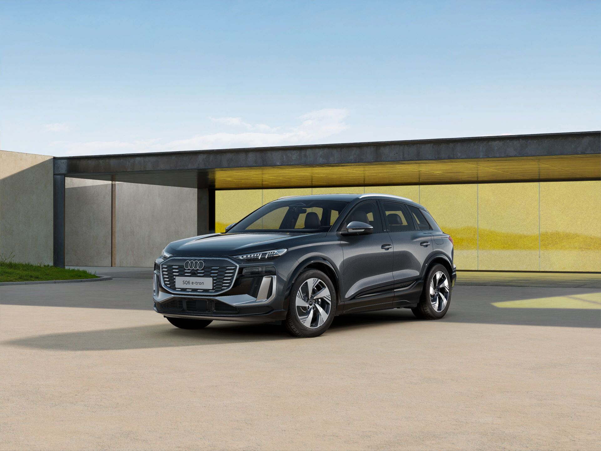 SQ6 e-tron EXTERIOR-FRONT-3-4