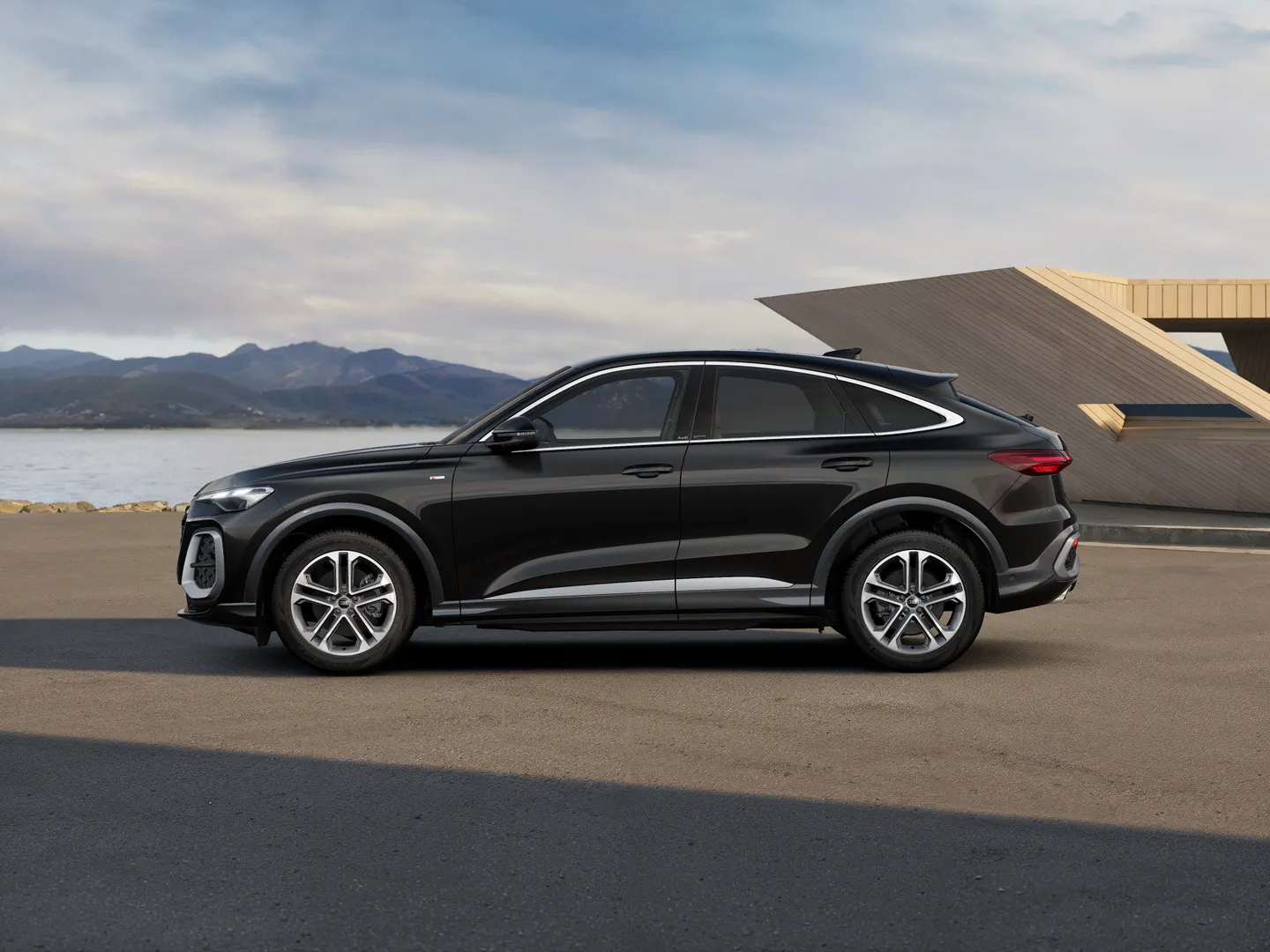 Zdjęcie&nbsp;Audi Q5 Sportback&nbsp;TFSI 150 kW S tronic&nbsp;– Ujęcie: bok