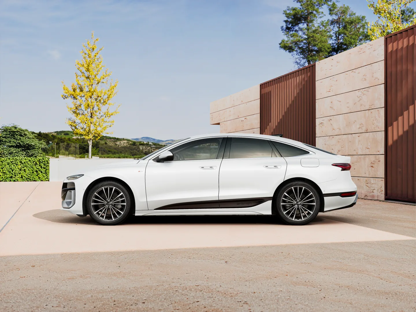 Zdjęcie Audi A6 Sportback e-tron e-tron 210,00 kW – Ujęcie: bok