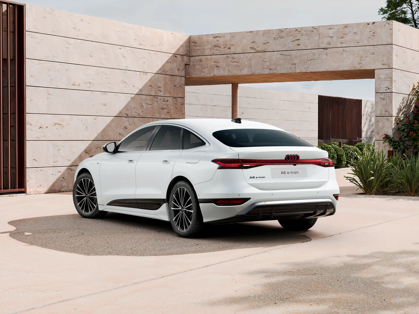 Zdjęcie Audi A6 Sportback e-tron e-tron 210,00 kW – Ujęcie: tył 3/4