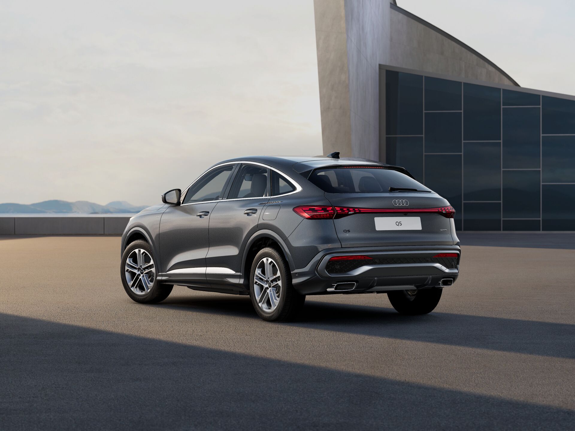 Nieuwe Q5 Sportback e-hybrid EXTERIOR-REAR-3-4
