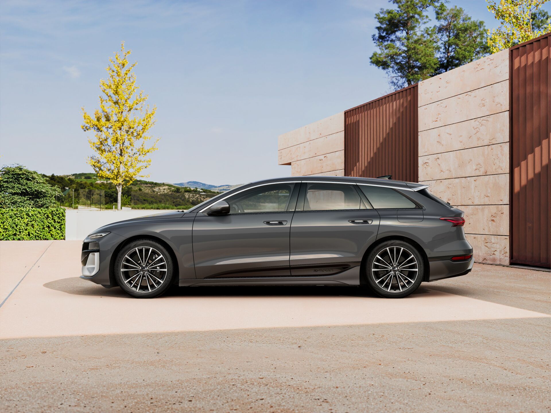 S6 Avant e-tron EXTERIOR-PARALLEL-SIDE