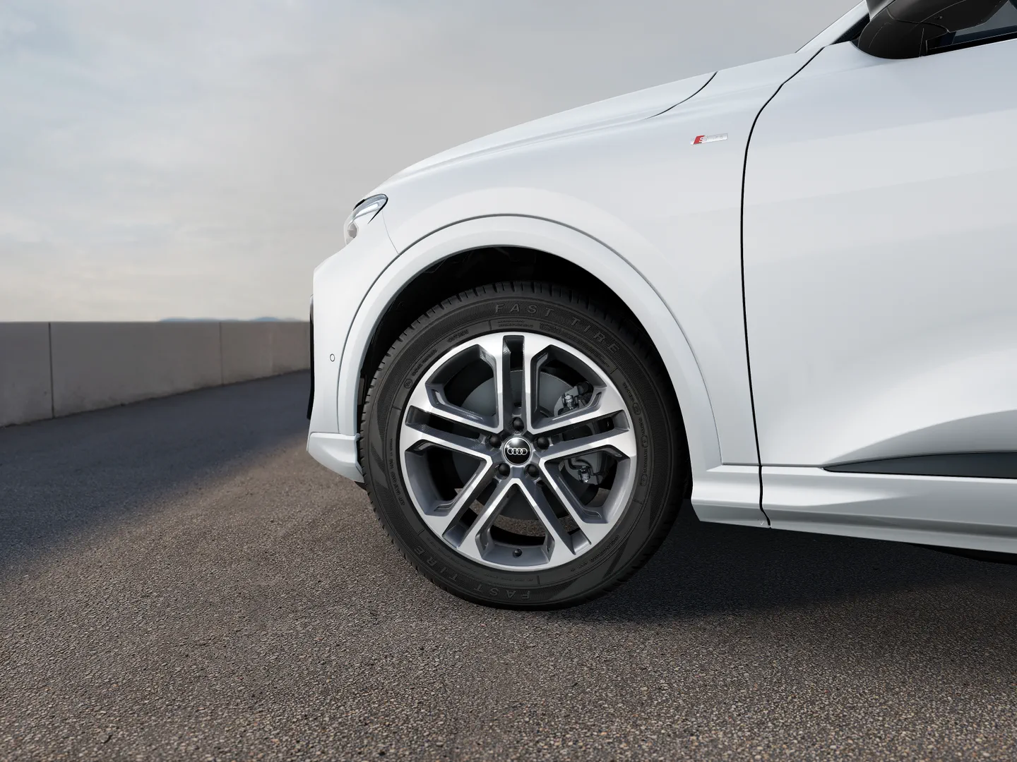 Image about Audi Q5 SUV TFSI S tronic