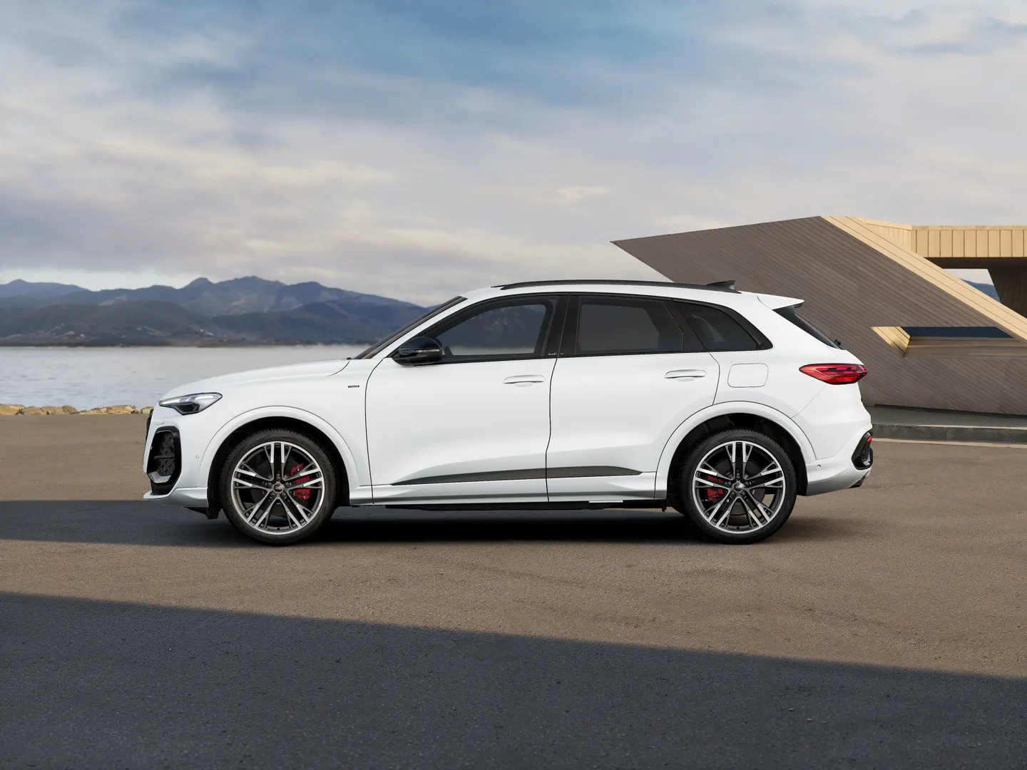 Image about Audi Q5 SUV e-hybrid quattro S tronic