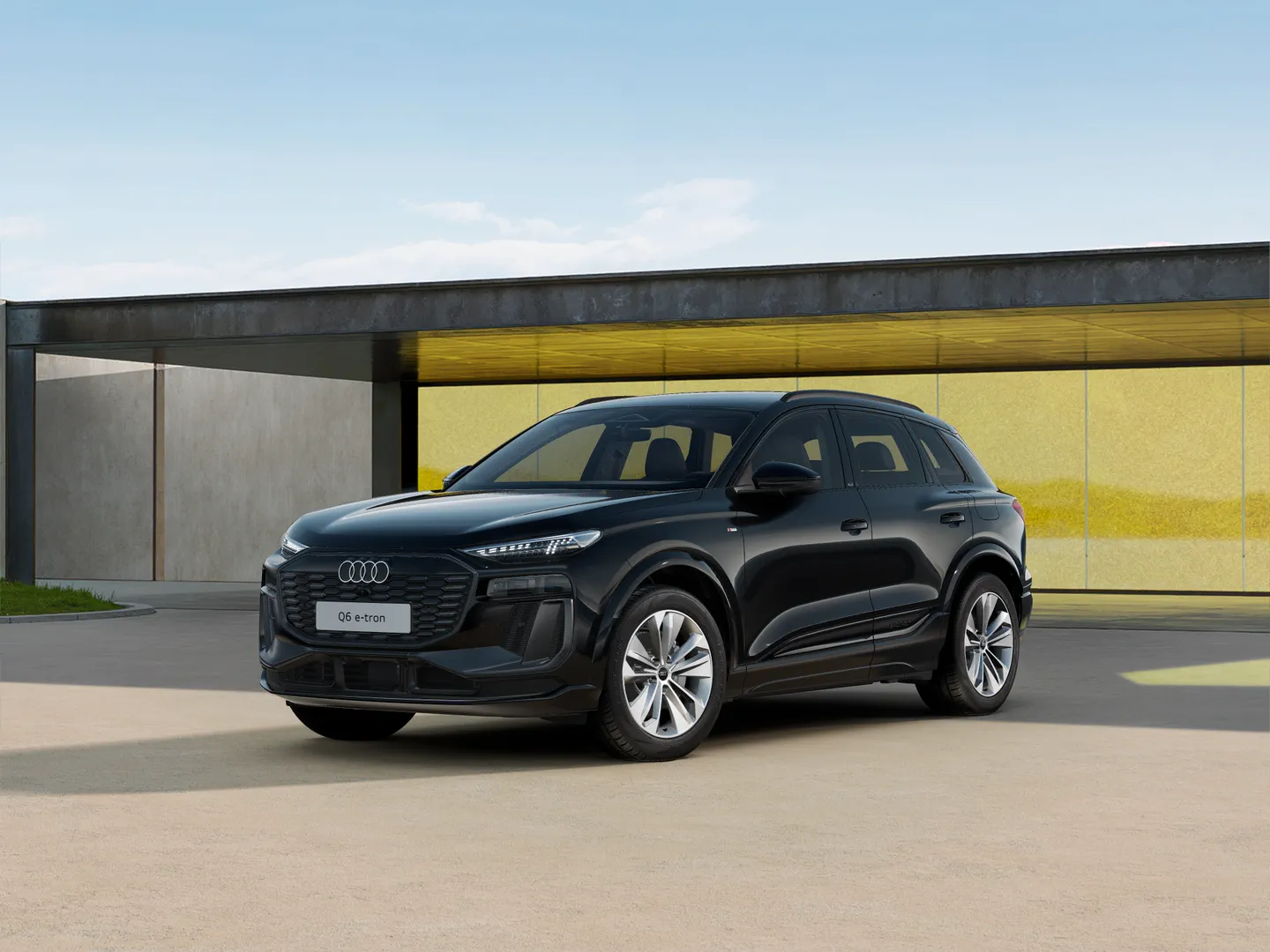 Zdjęcie Audi Q6 SUV e-tron e-tron 185,00 kW – Ujęcie: przód 3/4