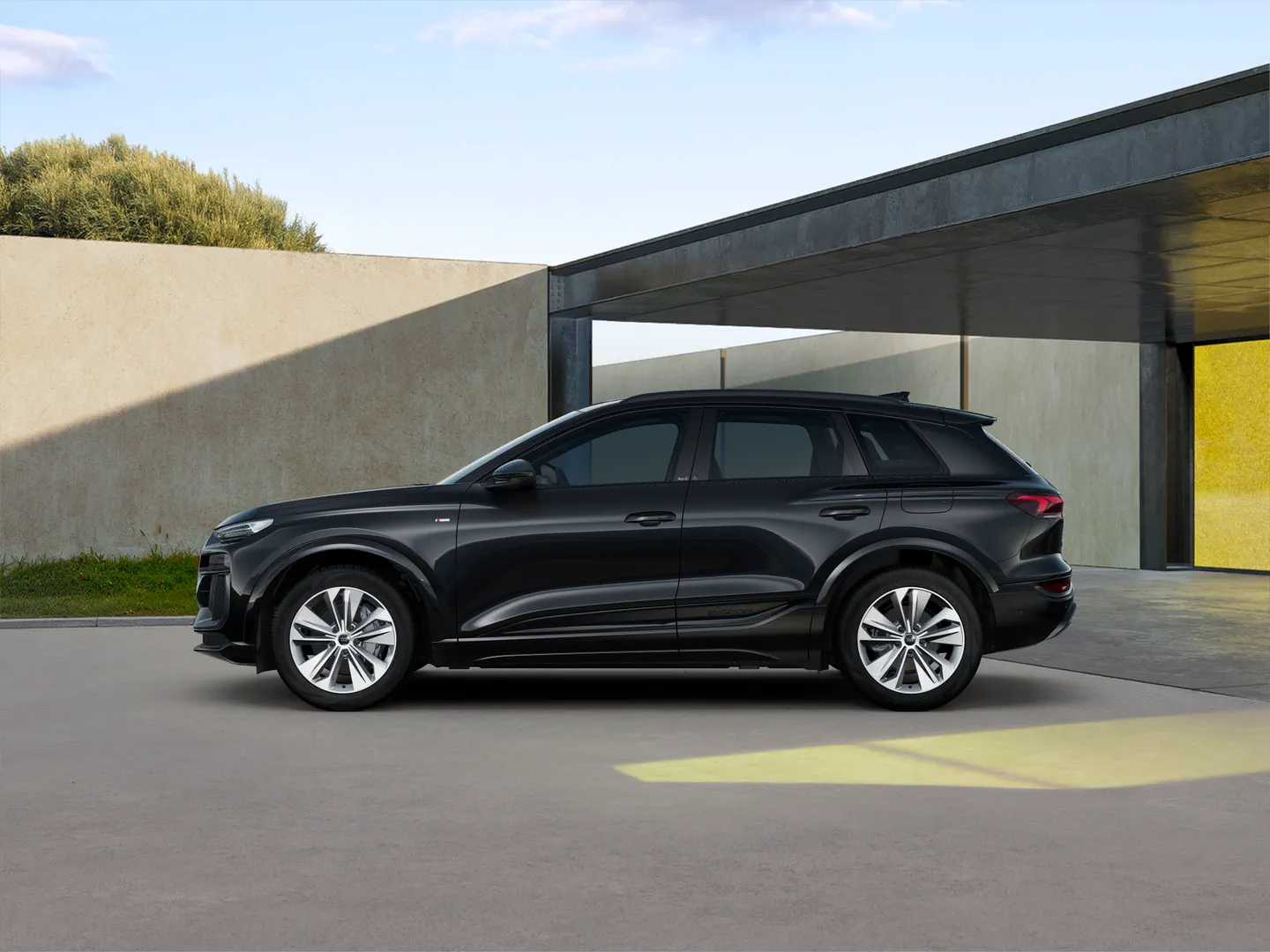 Zdjęcie Audi Q6 SUV e-tron e-tron 185,00 kW – Ujęcie: bok