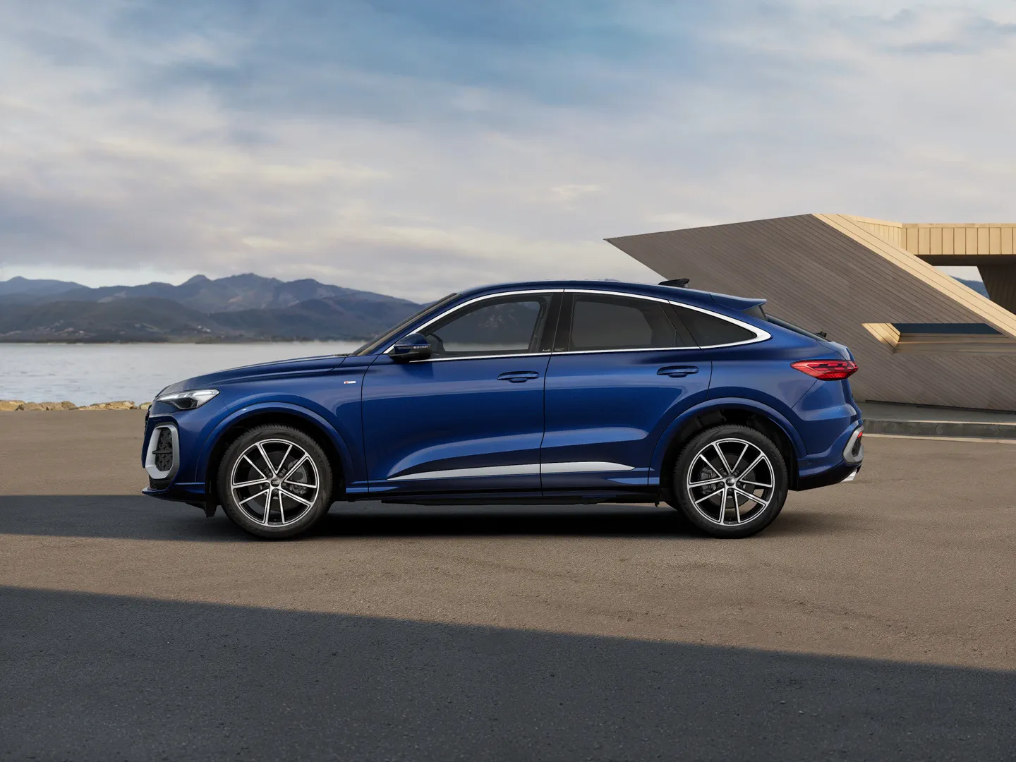 Zdjęcie Audi Q5 Sportback TDI quattro 150 kW S tronic – Ujęcie: bok