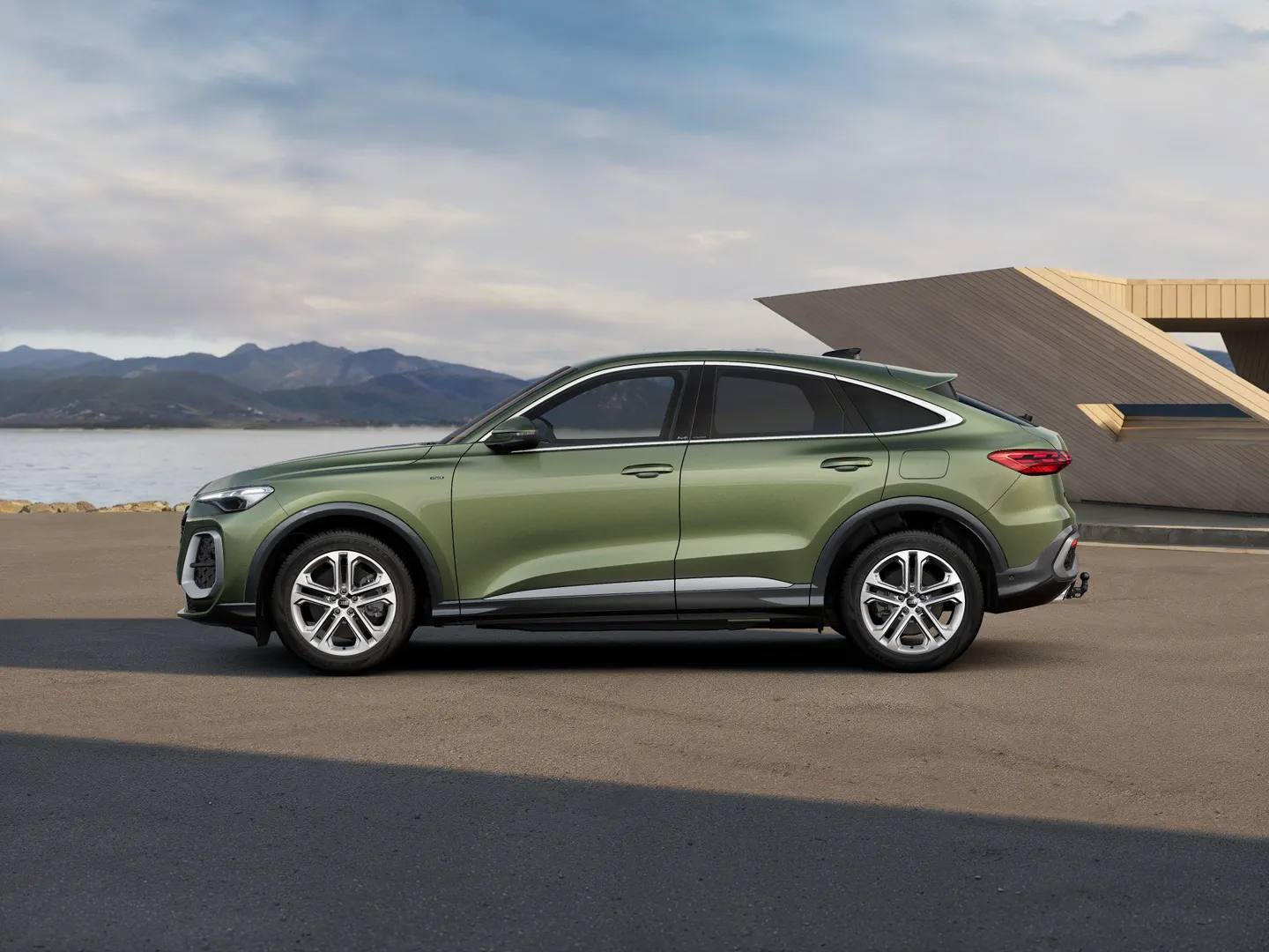 Zdjęcie&nbsp;Audi Q5 Sportback e-hybrid&nbsp;e-hybrid quattro 220 kW S tronic&nbsp;– Ujęcie: bok