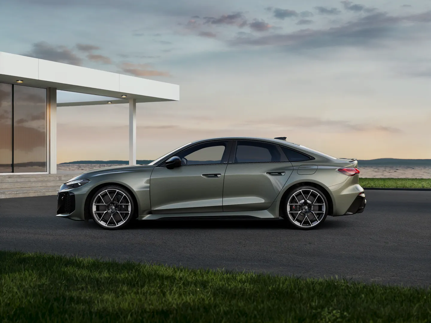 Zdjęcie Audi RS 5 Sedan RS 5 Sedan 470 kW tiptronic – Ujęcie: bok