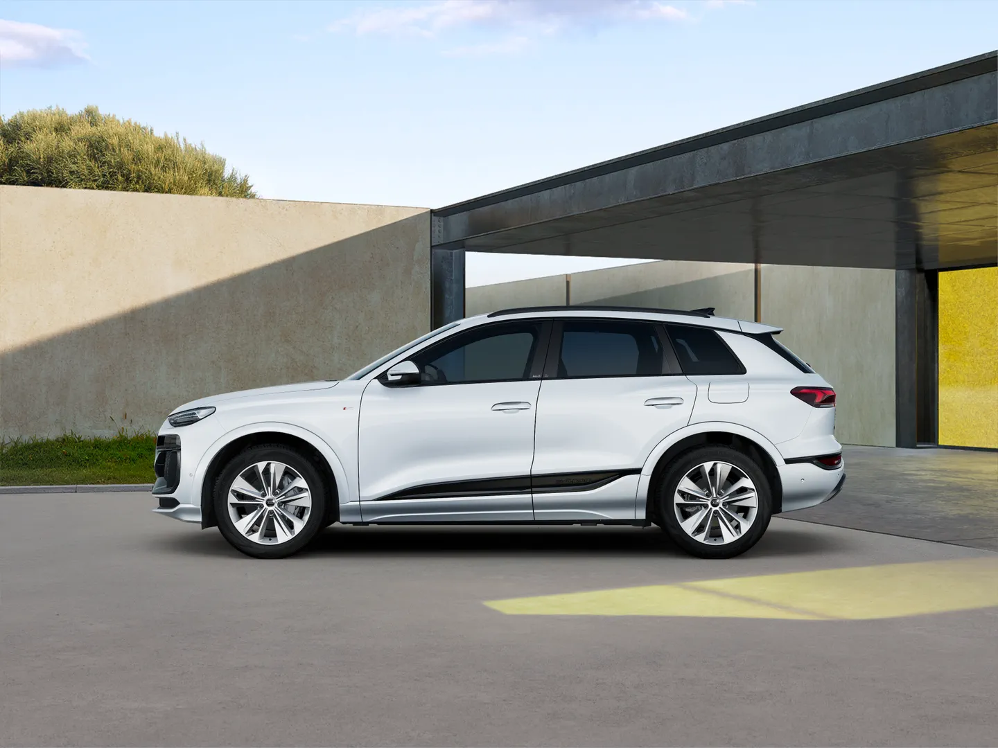 Zdjęcie Audi Q6 SUV e-tron e-tron 185,00 kW – Ujęcie: bok