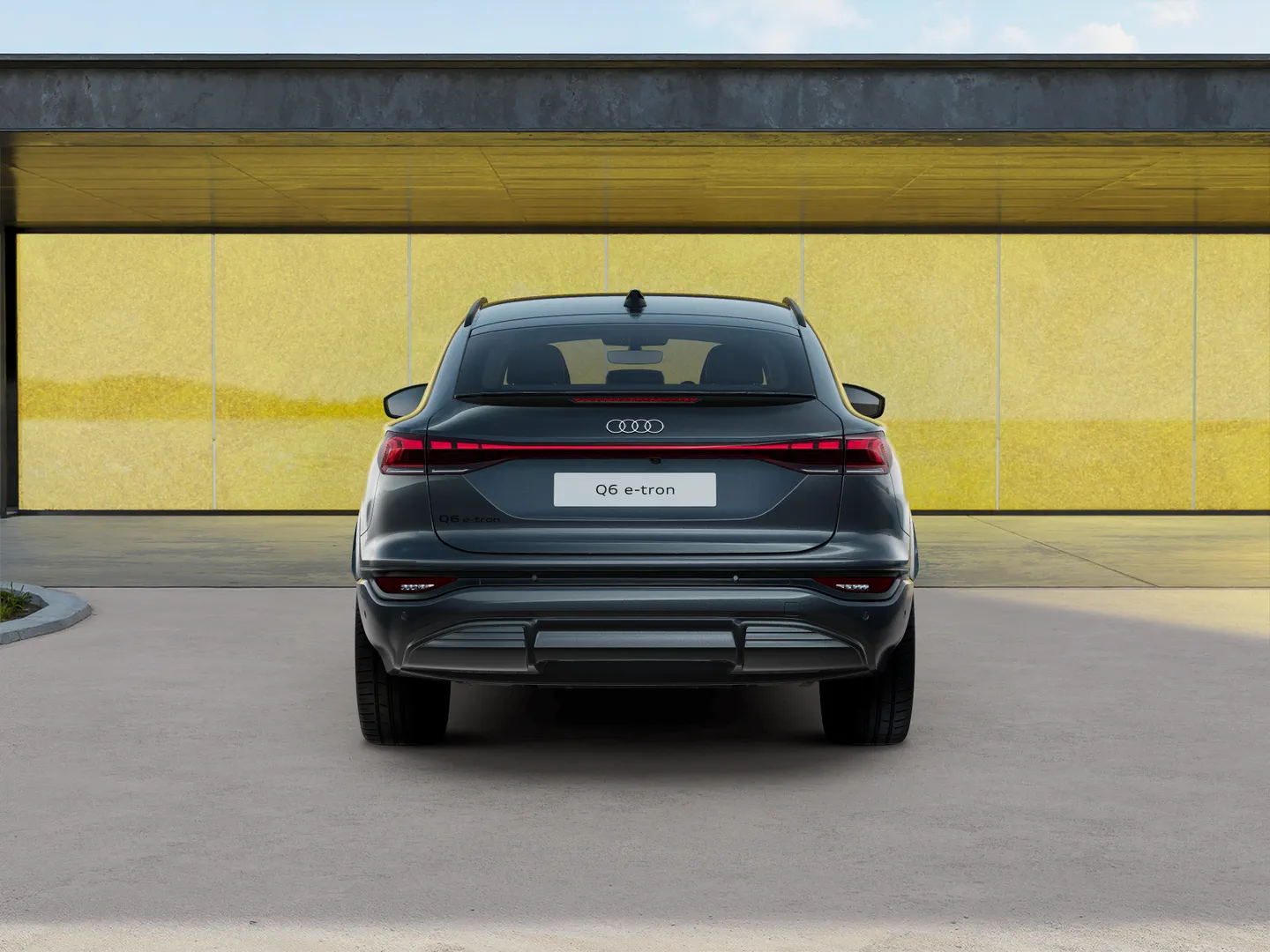 Zdjęcie Audi Q6 Sportback e-tron e-tron 185,00 kW – Ujęcie: tył