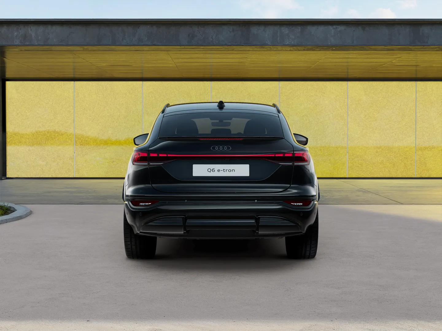 Zdjęcie Audi Q6 Sportback e-tron e-tron 185,00 kW – Ujęcie: tył