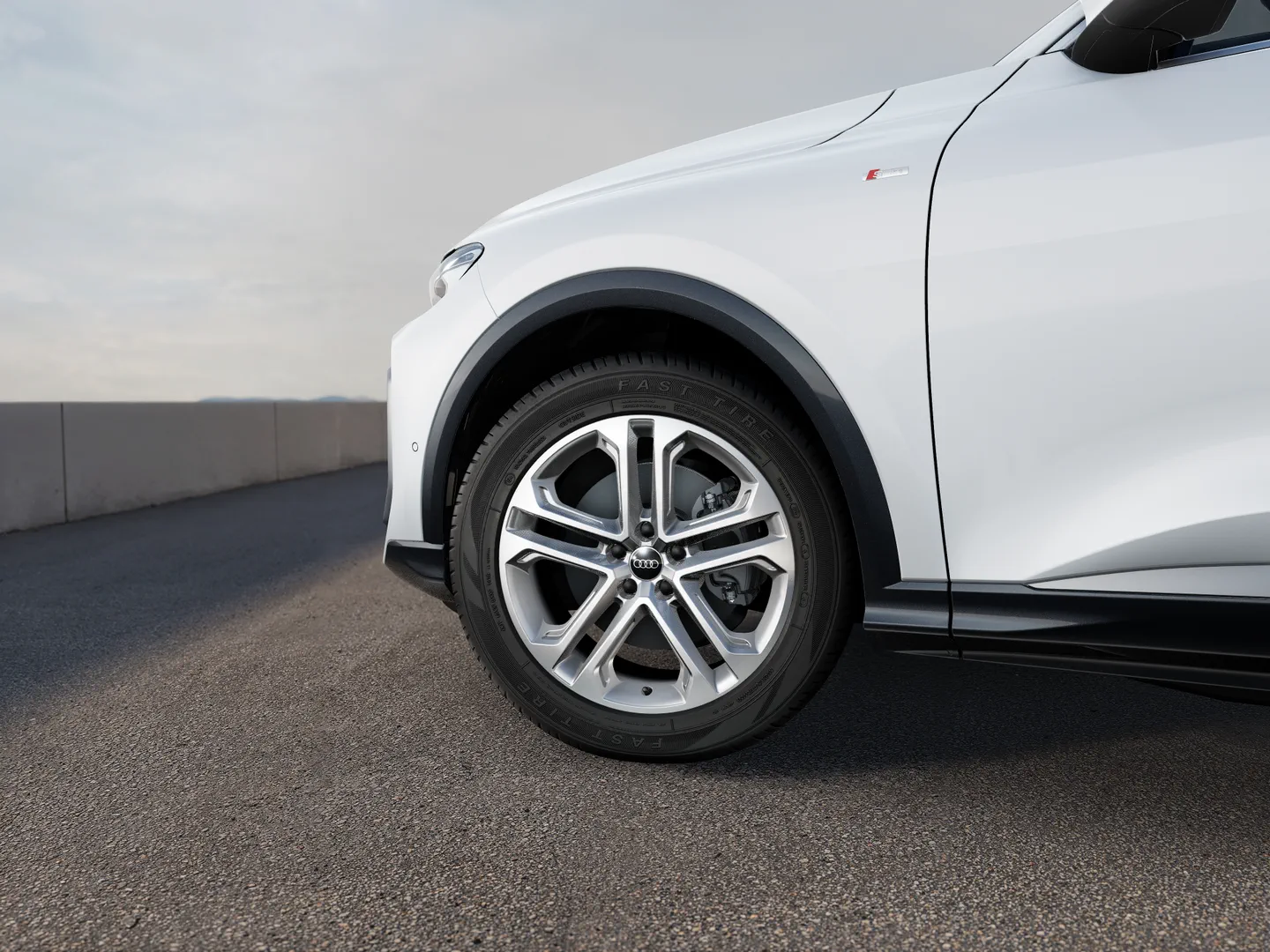 Zdjęcie Audi Q5 SUV TFSI 150 kW S tronic – Ujęcie: obręcze