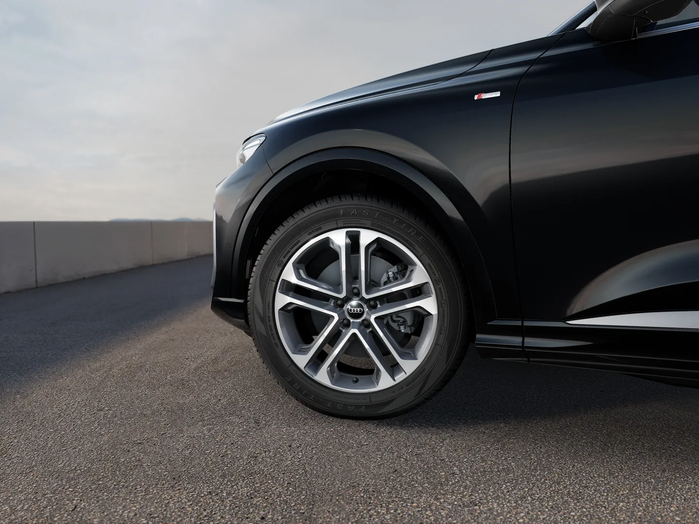 Image about Audi Q5 SUV TFSI S tronic