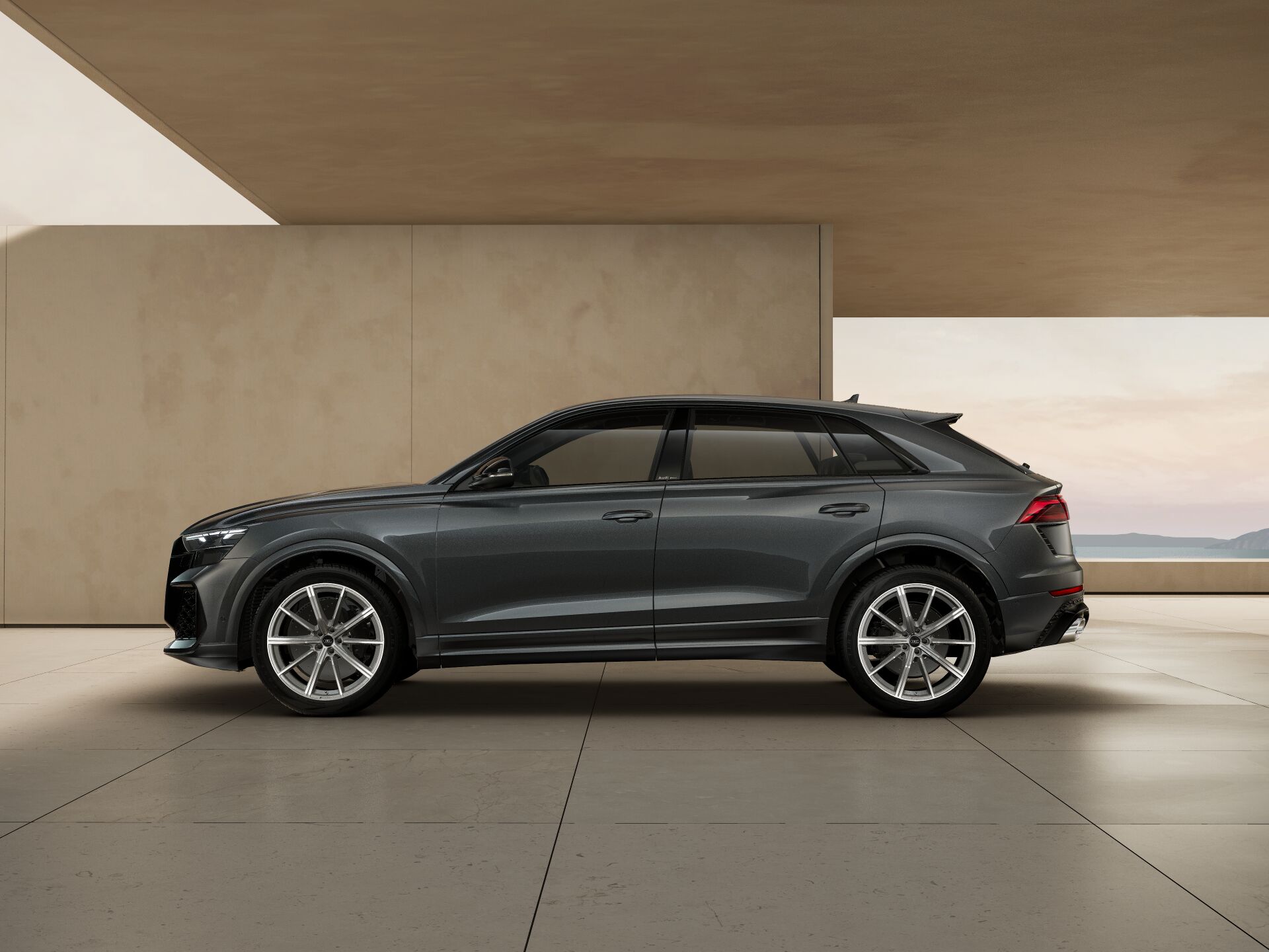 RS Q8 SUV EXTERIOR-PARALLEL-SIDE