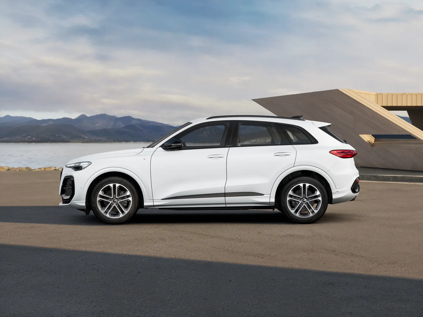 Image about Audi Q5 SUV TFSI S tronic