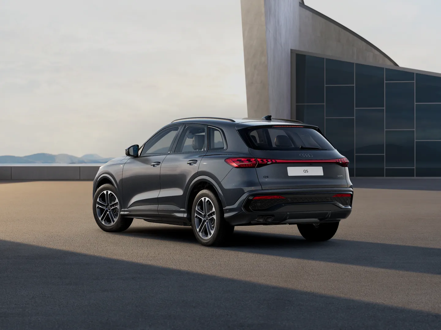 Image about Audi Q5 SUV TDI quattro S tronic