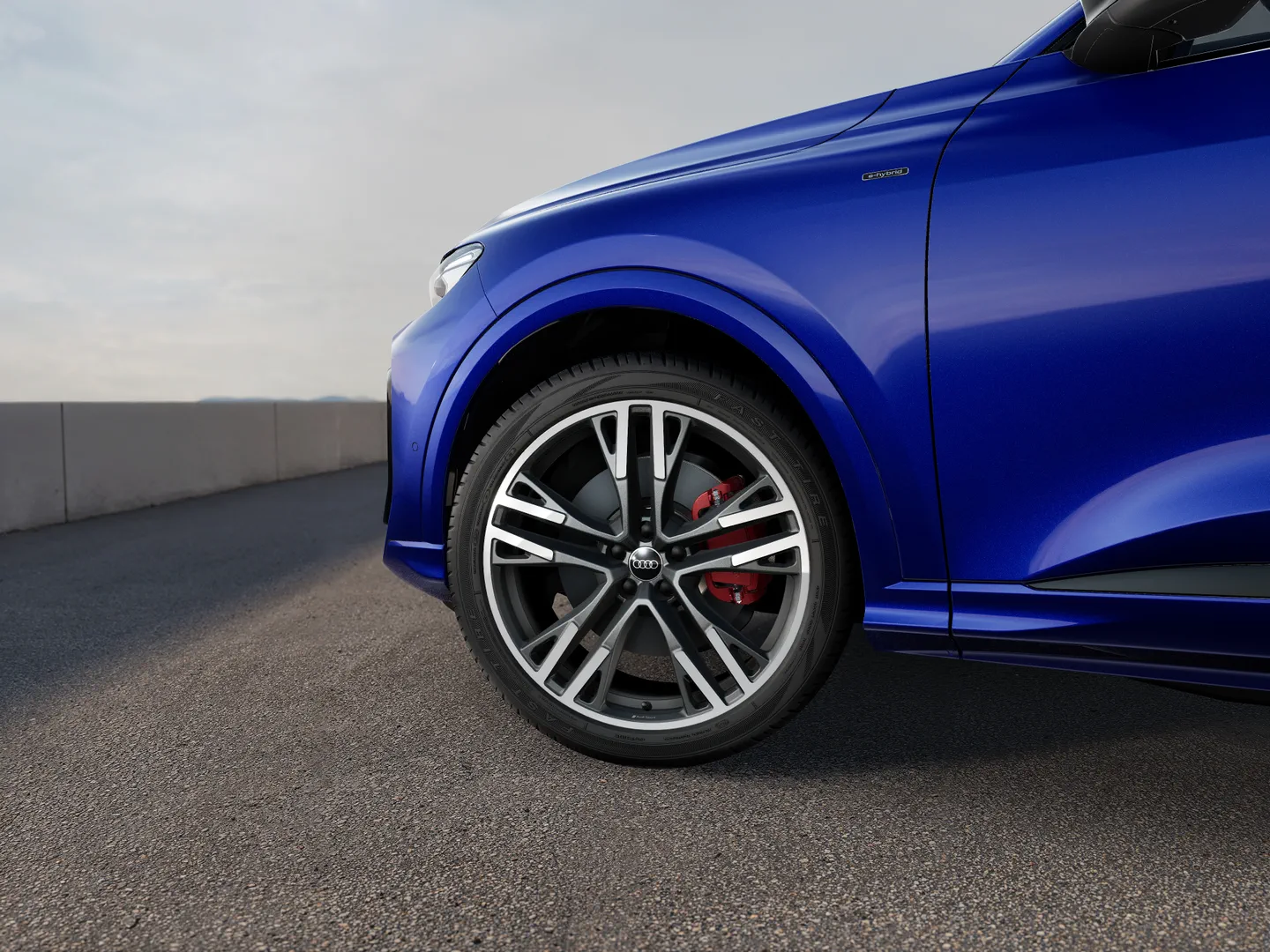 Image about Audi Q5 SUV e-hybrid quattro S tronic