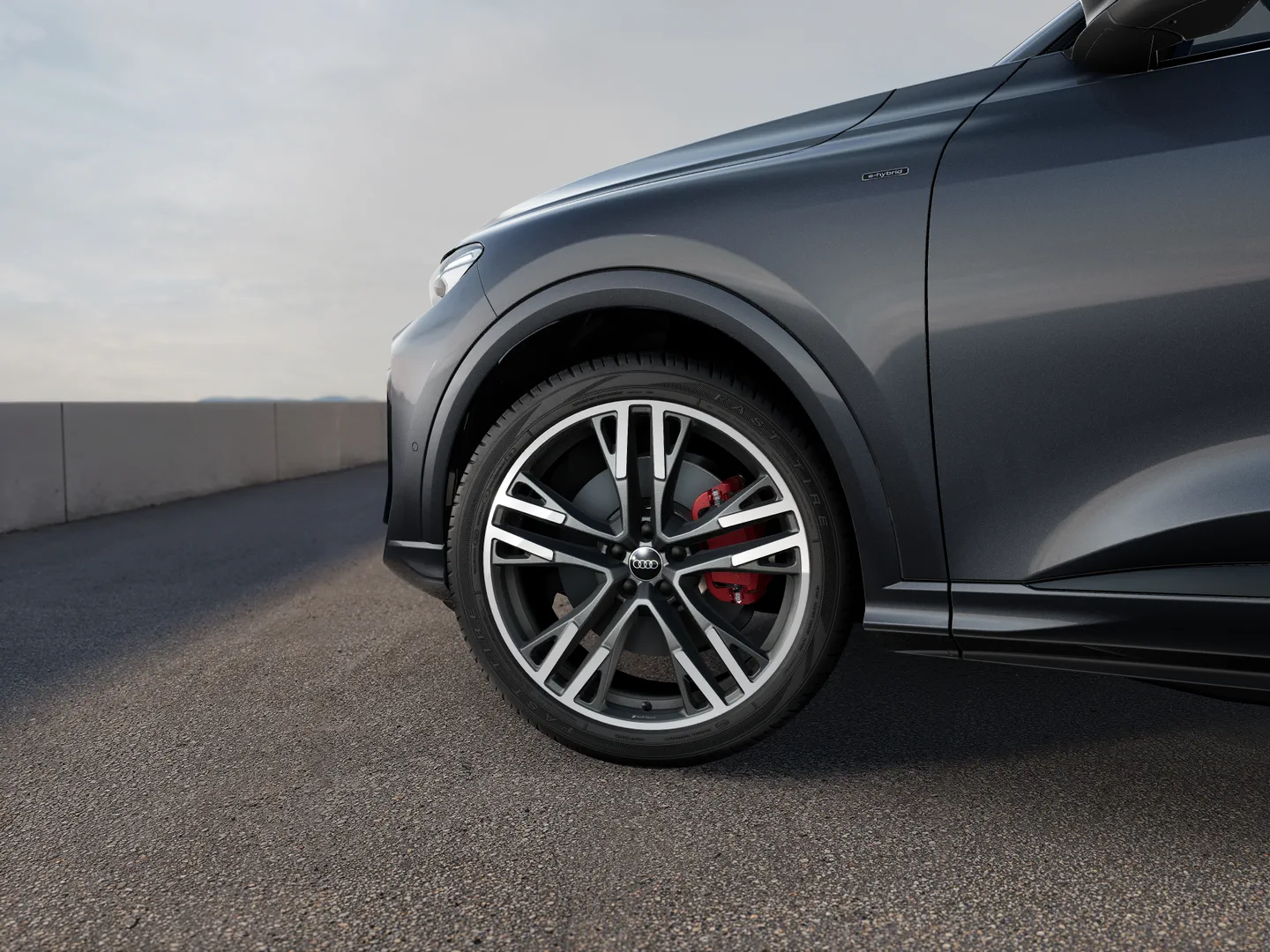 Image about Audi Q5 SUV e-hybrid quattro S tronic