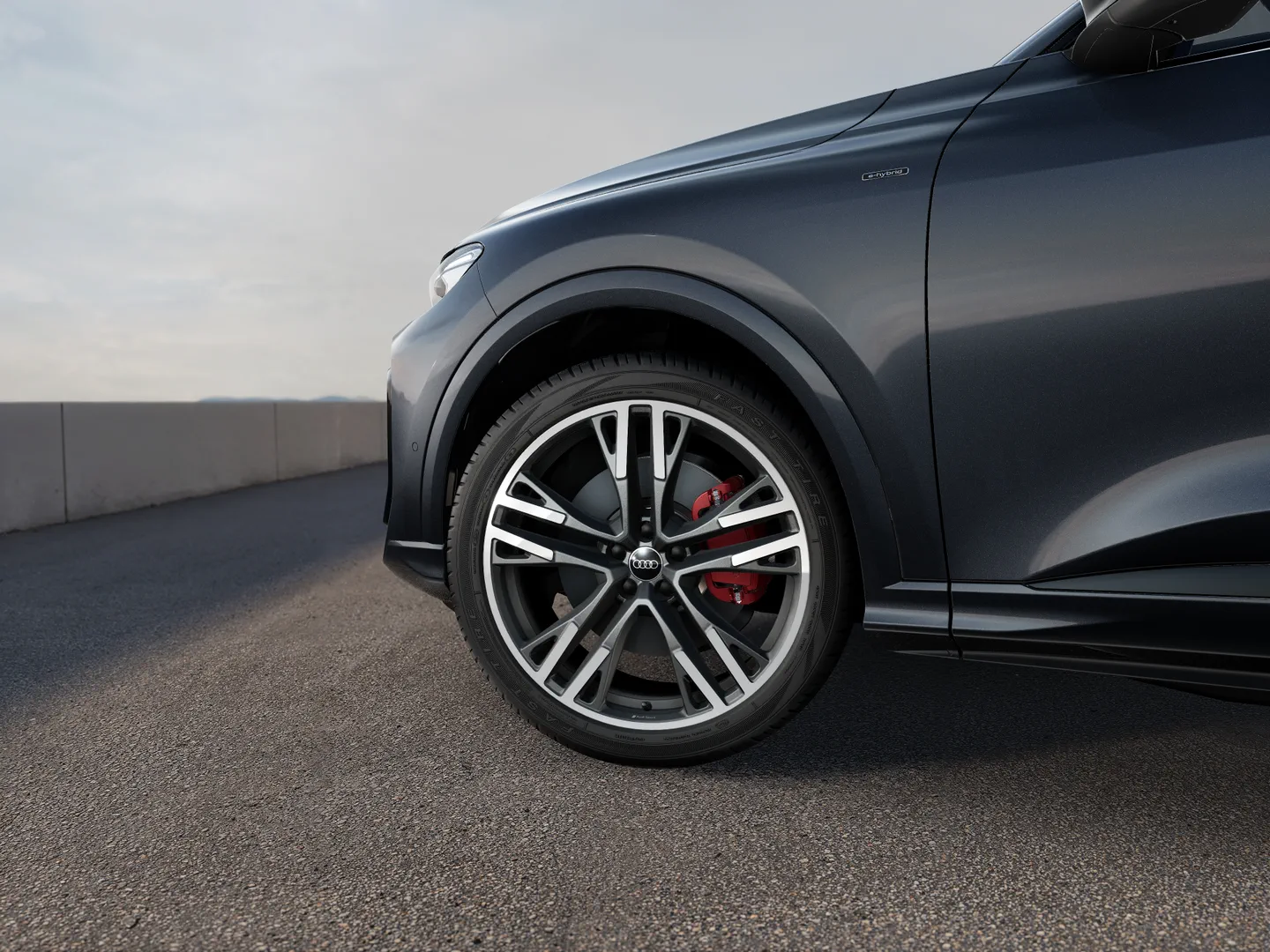 Image about Audi Q5 SUV e-hybrid quattro S tronic