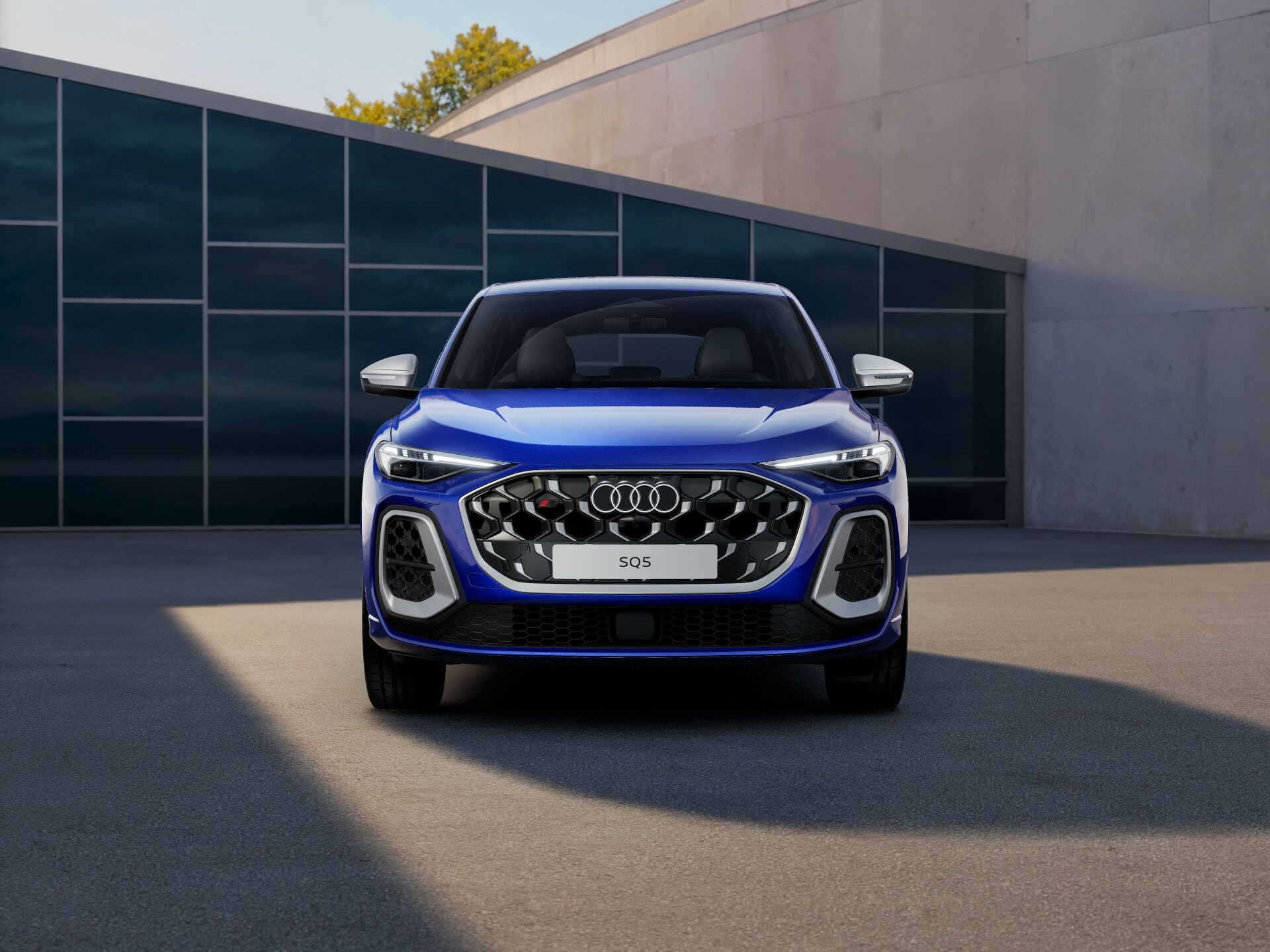 SQ5 Sportback EXTERIOR-FRONT-FRONT