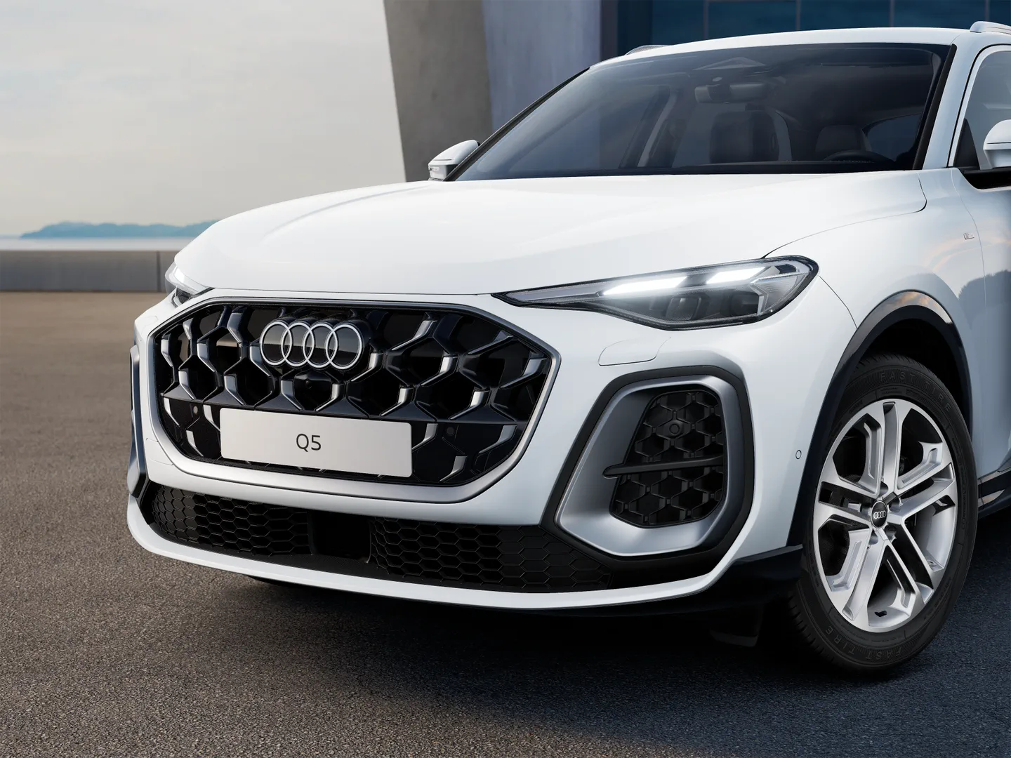 Zdjęcie Audi Q5 SUV TFSI 150 kW S tronic – Ujęcie: reflektory