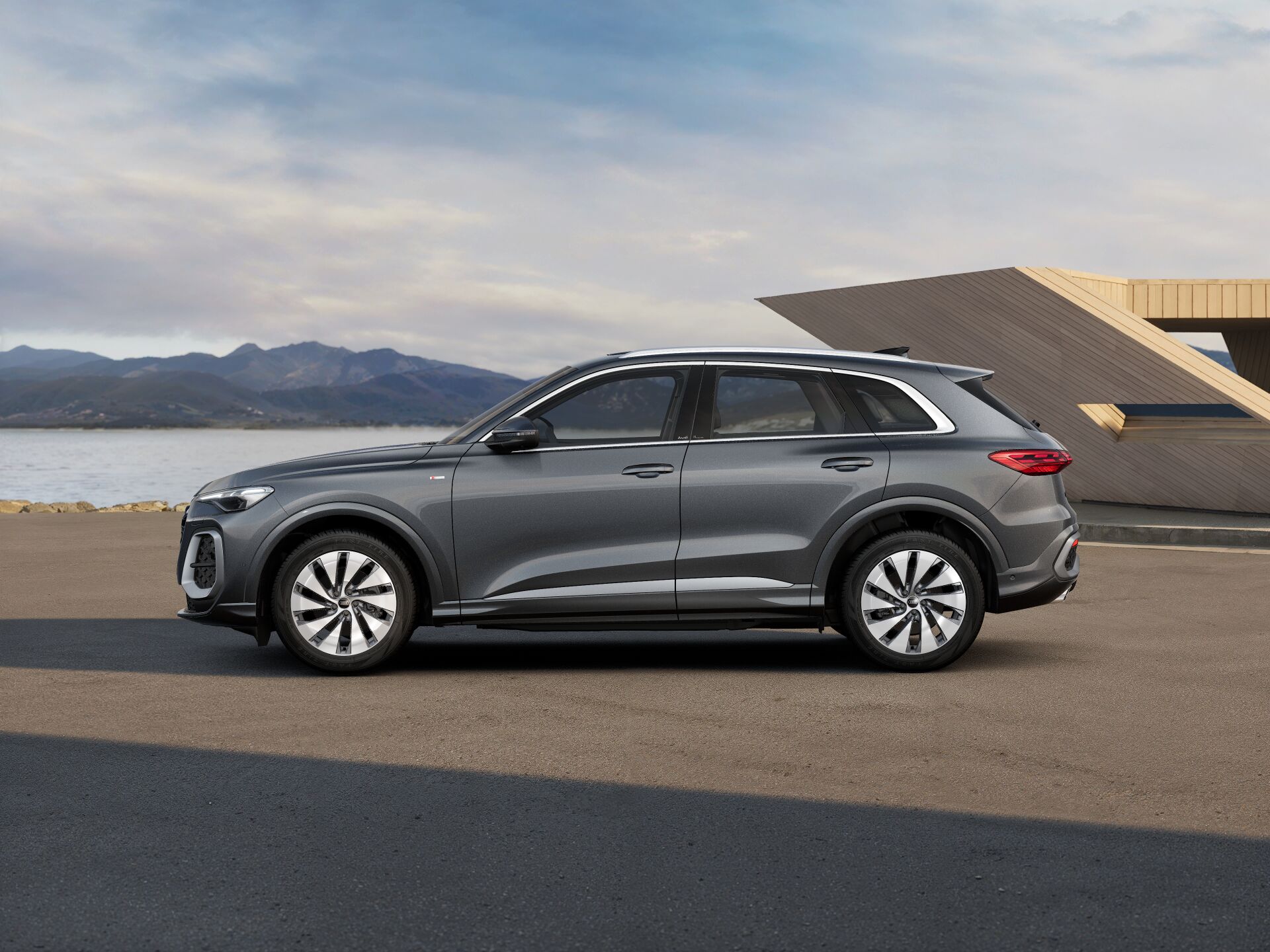Q5 EXTERIOR-PARALLEL-SIDE