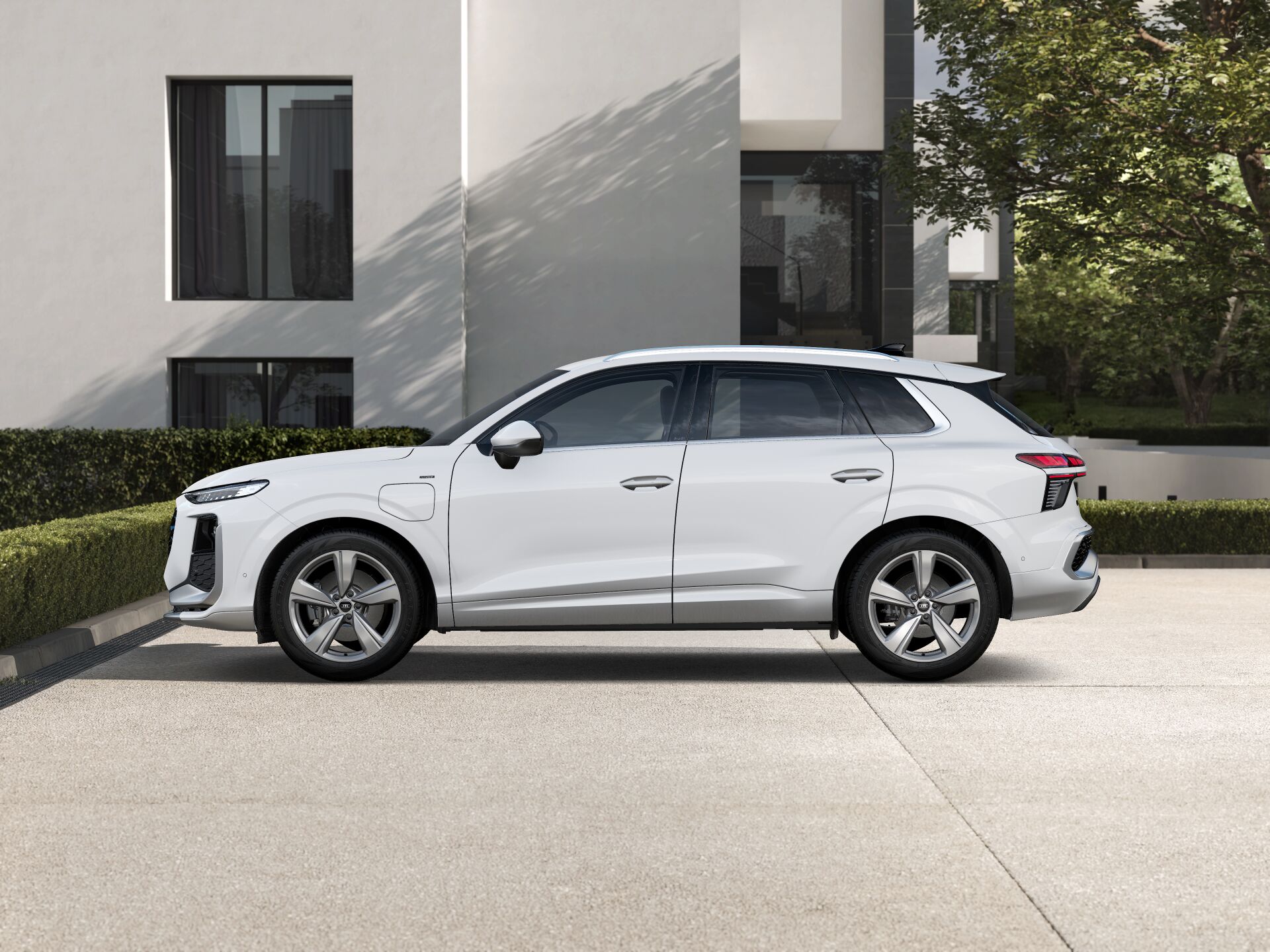 Nouvelle Q3 e-hybrid EXTERIOR-PARALLEL-SIDE