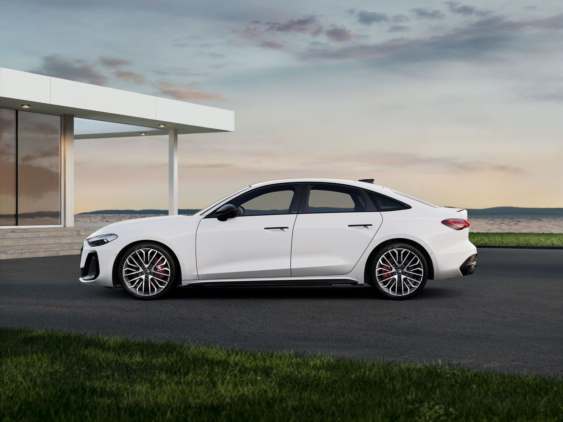 The new Audi S5 EXTERIOR-PARALLEL-SIDE