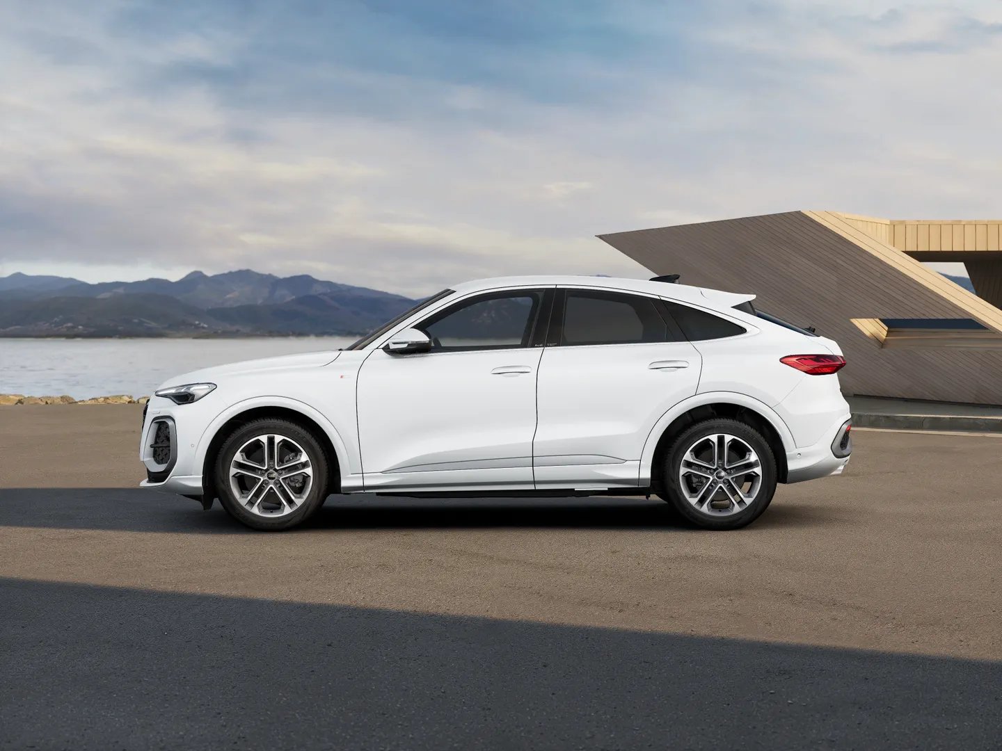 Audi Q5 Sportback TDI quattro 150 kW advancedS tronic サイドビュー
