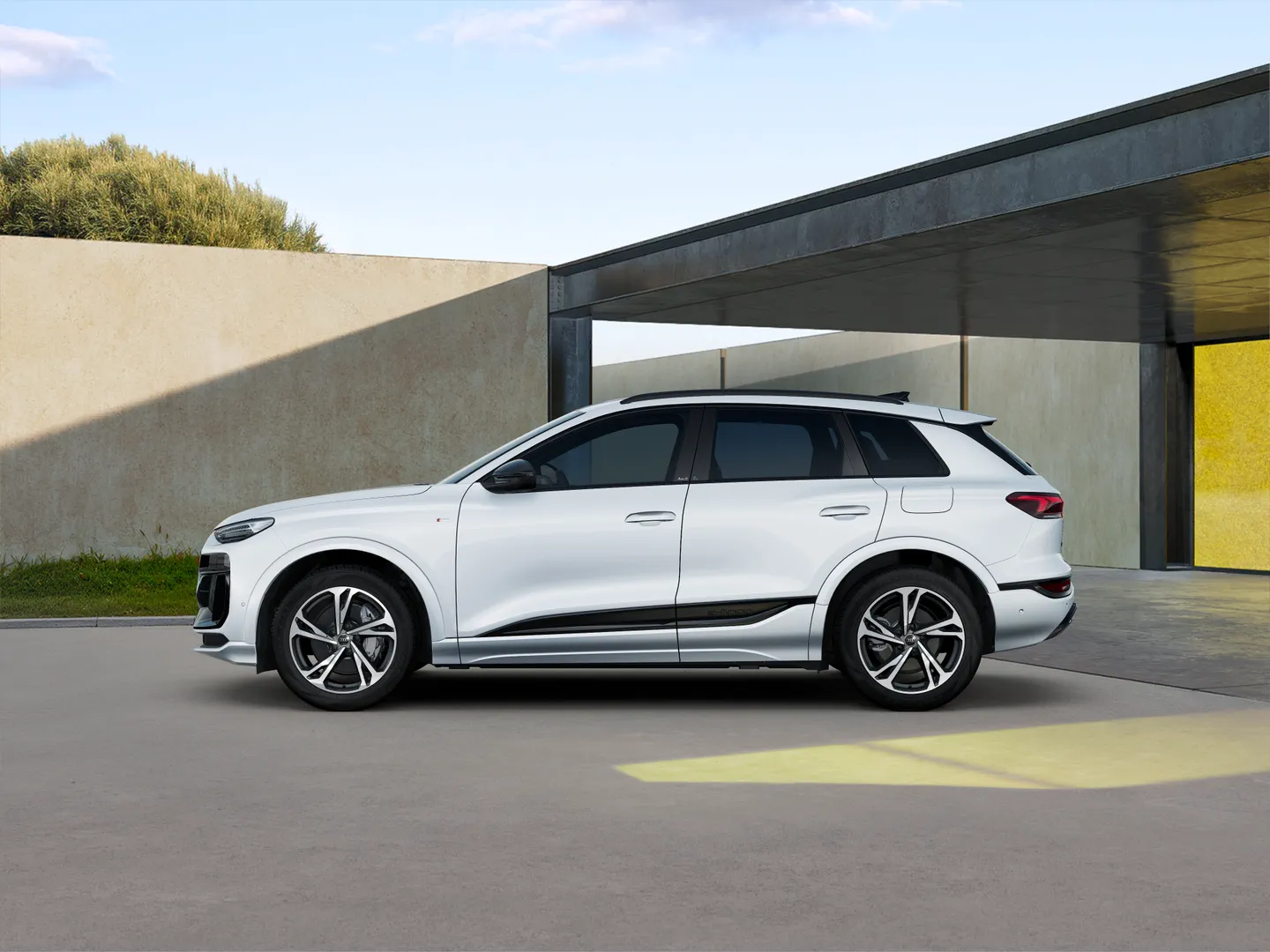 Zdjęcie Audi Q6 SUV e-tron e-tron 185,00 kW – Ujęcie: bok