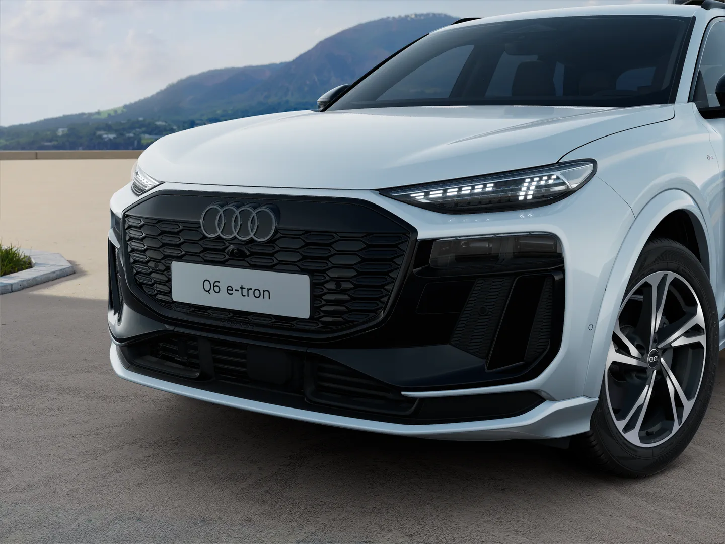 Zdjęcie Audi Q6 SUV e-tron e-tron 185,00 kW – Ujęcie: reflektory