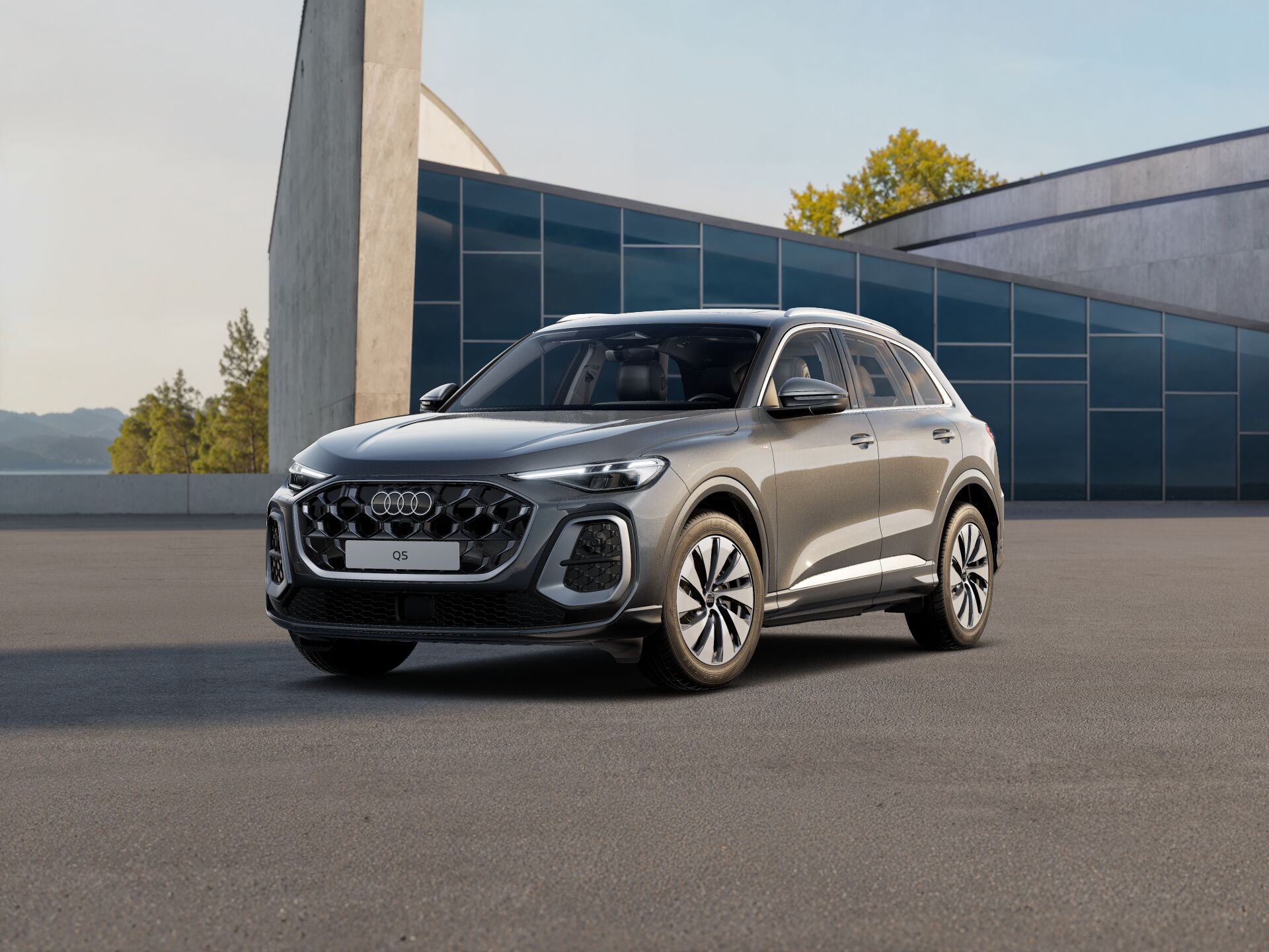 Q5 EXTERIOR-FRONT-3-4
