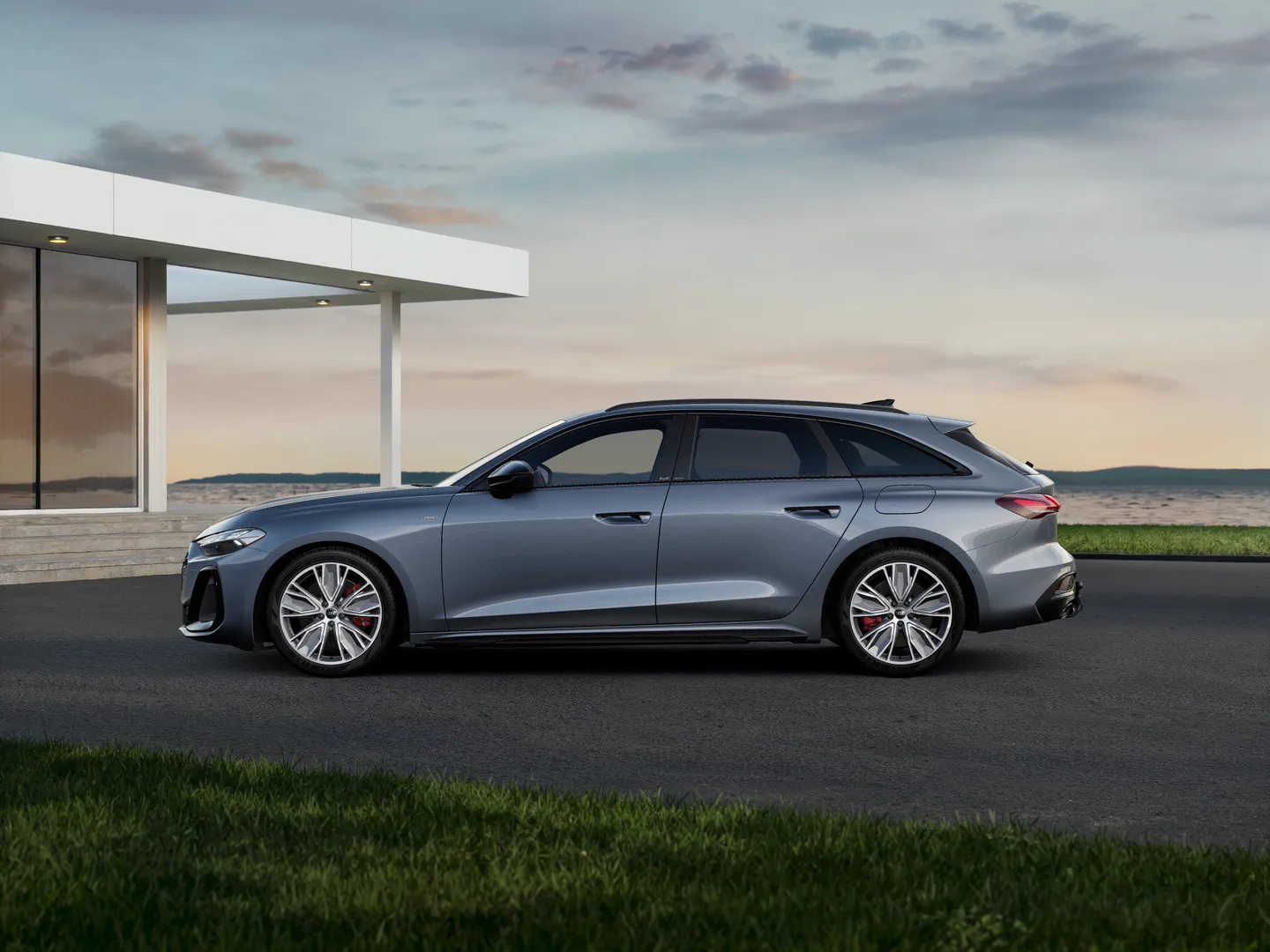 Zdjęcie&nbsp;Audi A5 Avant e-hybrid&nbsp;e-hybrid quattro 270 kW S tronic&nbsp;– Ujęcie: bok