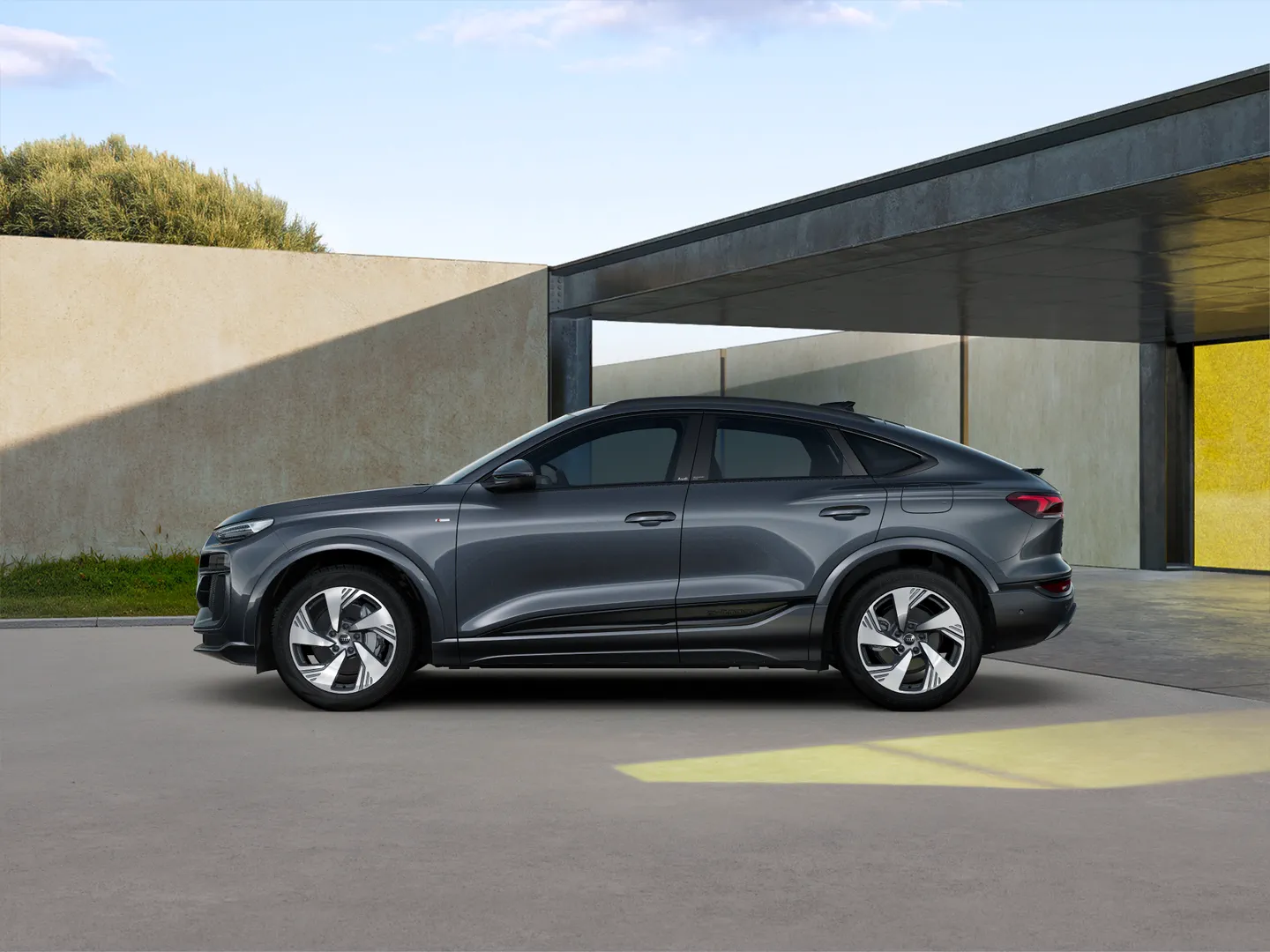 Zdjęcie Audi Q6 Sportback e-tron e-tron 185,00 kW – Ujęcie: bok