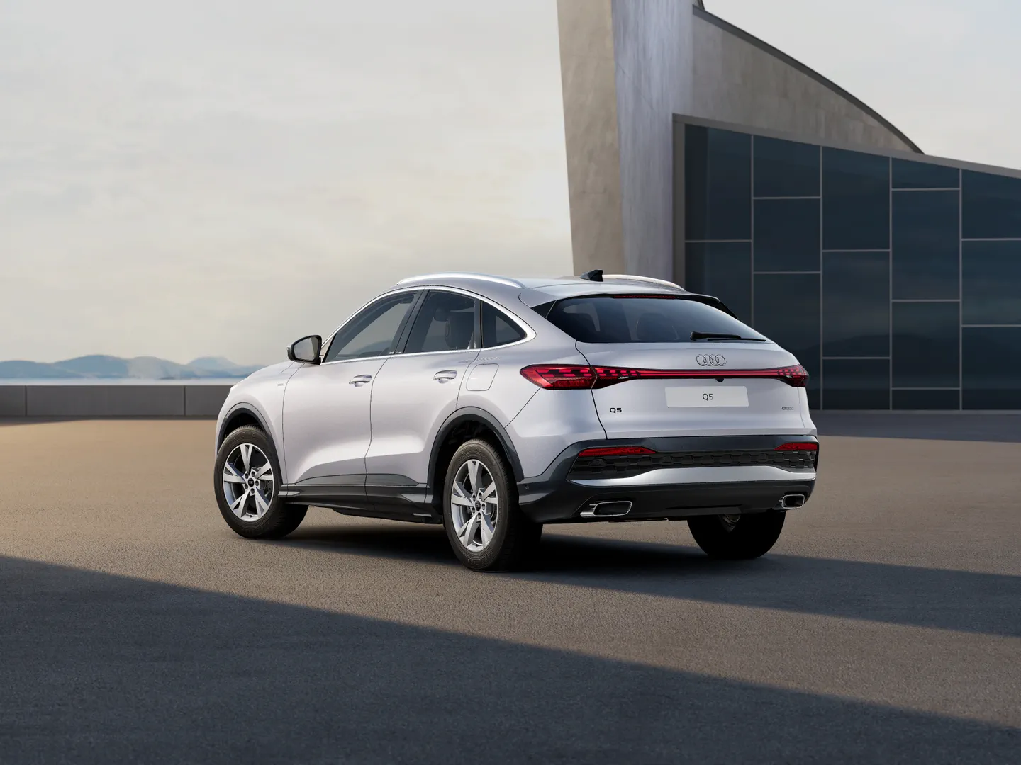 Zdjęcie&nbsp;Audi Q5 Sportback e-hybrid&nbsp;e-hybrid quattro 220 kW S tronic&nbsp;– Ujęcie: tył 3/4